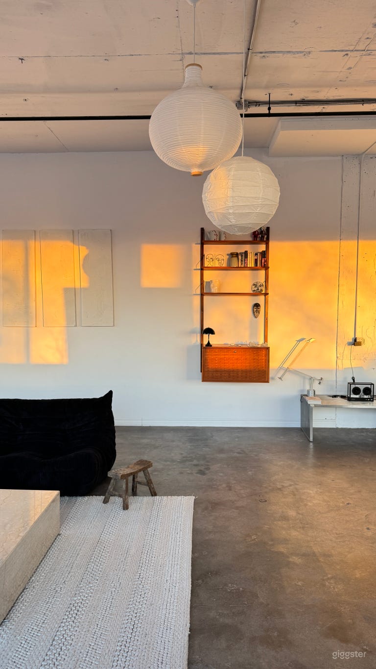  Minimalist Loft Studio With View and Cyclorama 
