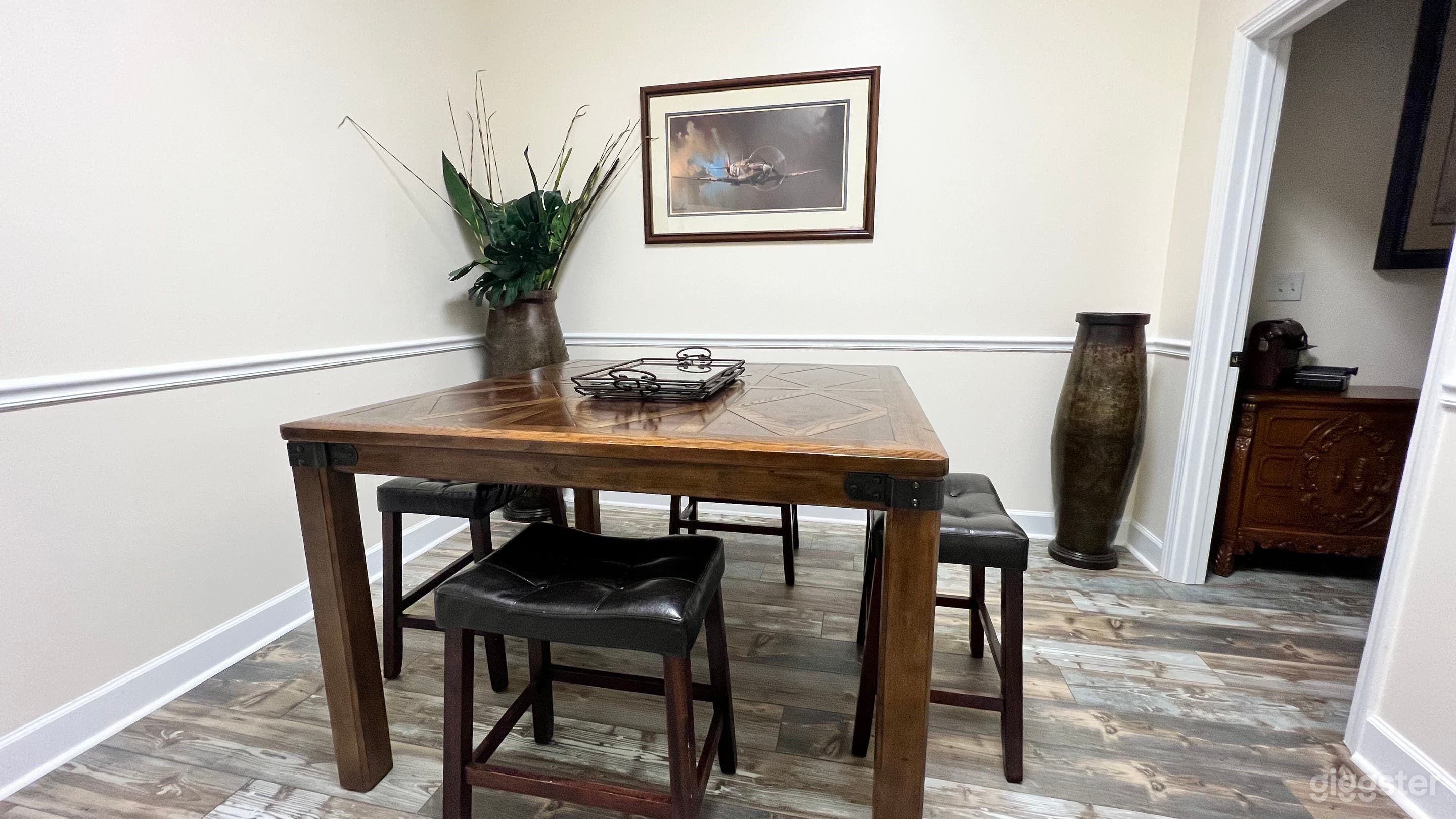 Unique and Modern Gallery Photo 4