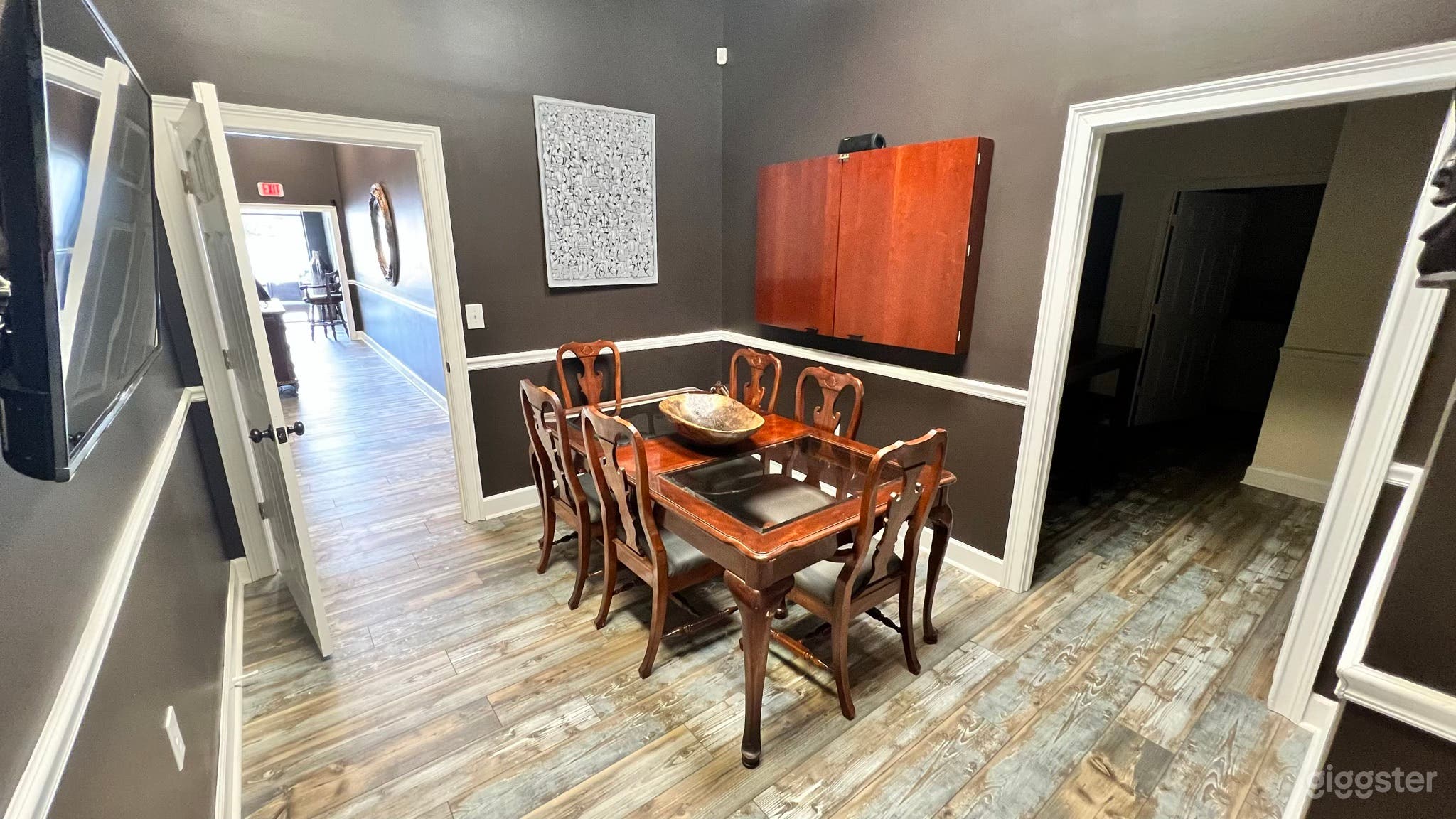 Unique and Modern Gallery Photo 3