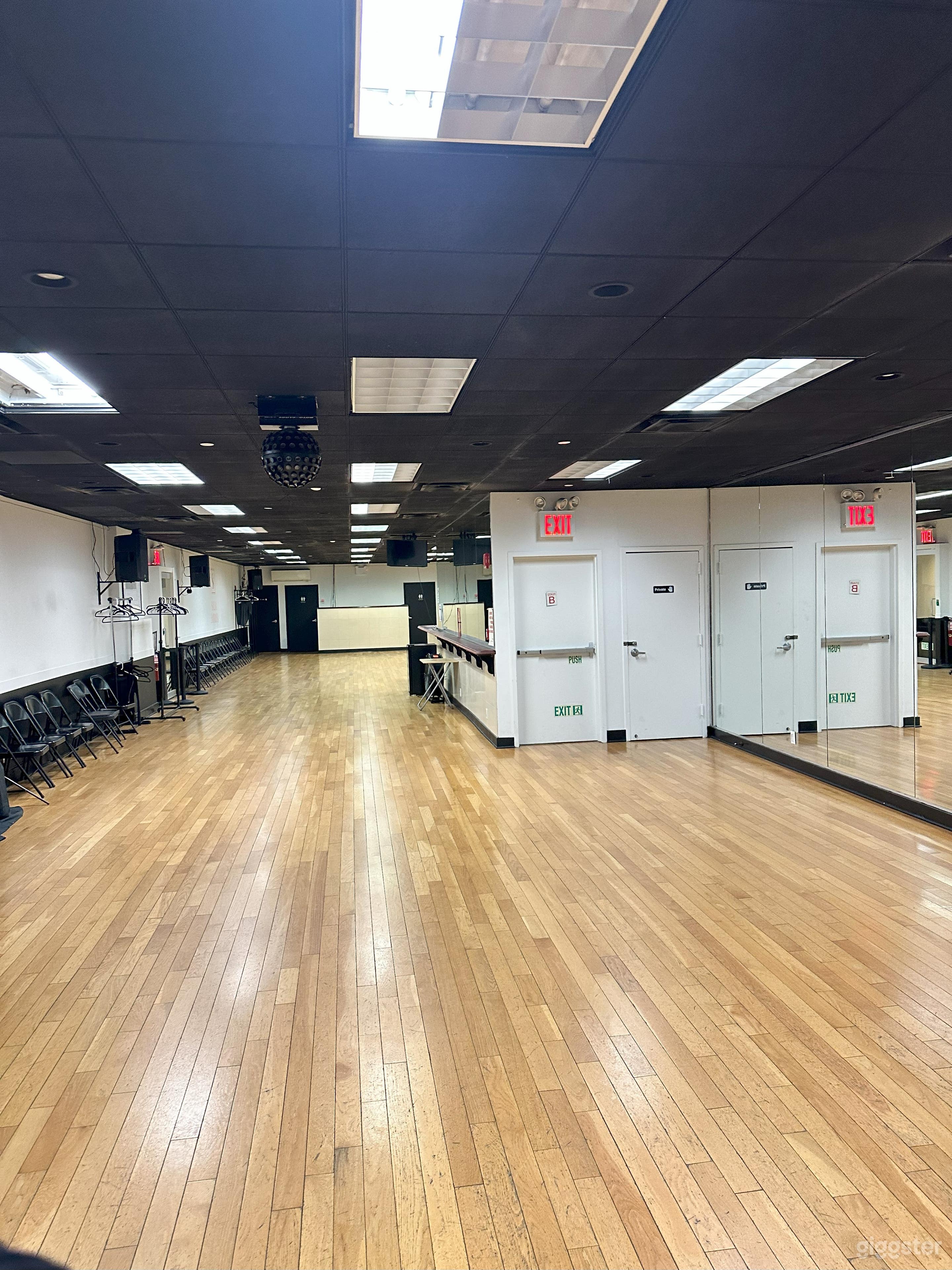 Spacious Versatile (+2000 Sqf) Photo 4