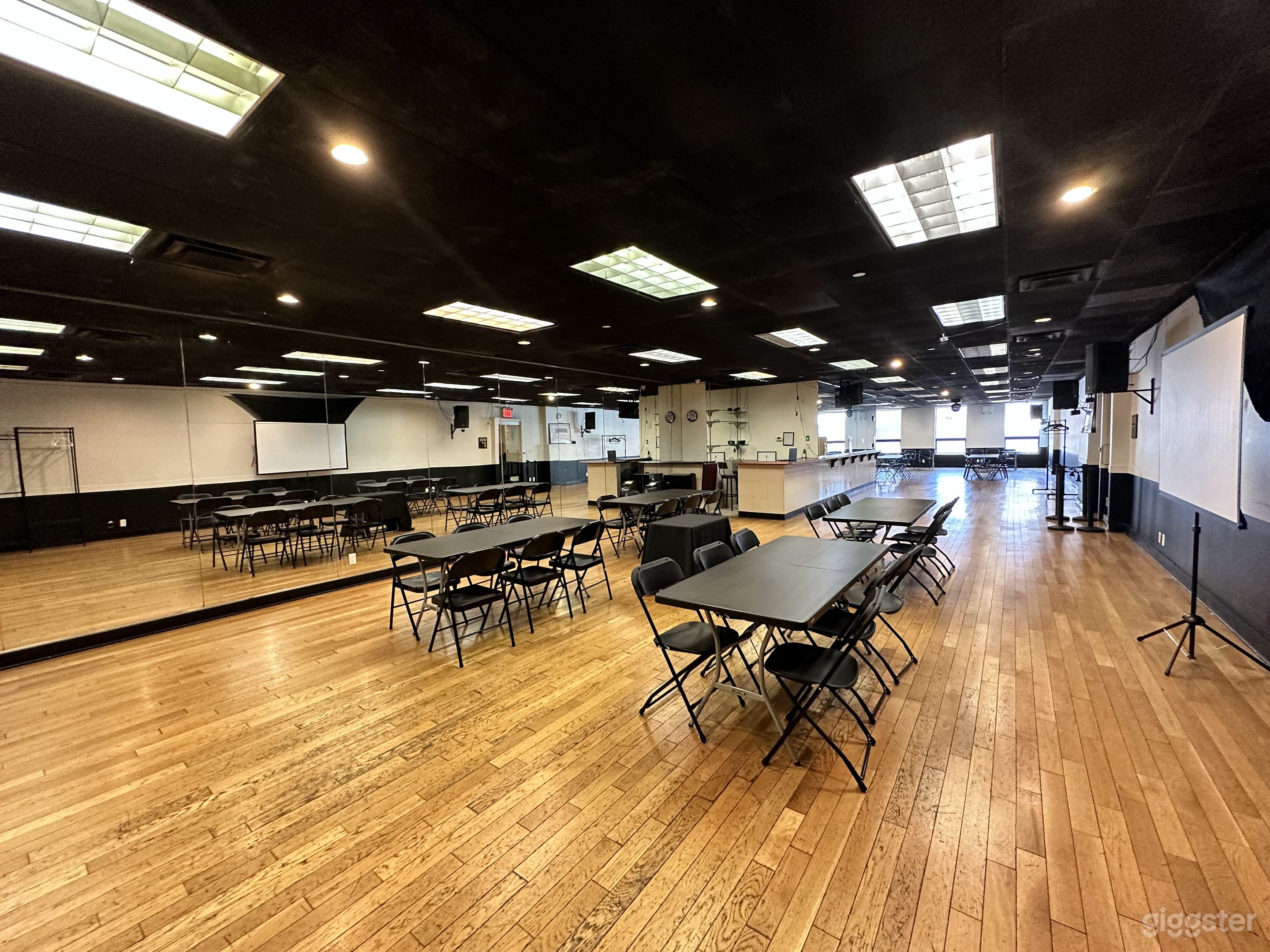 Spacious Versatile (+2600 Sqf) Photo 1