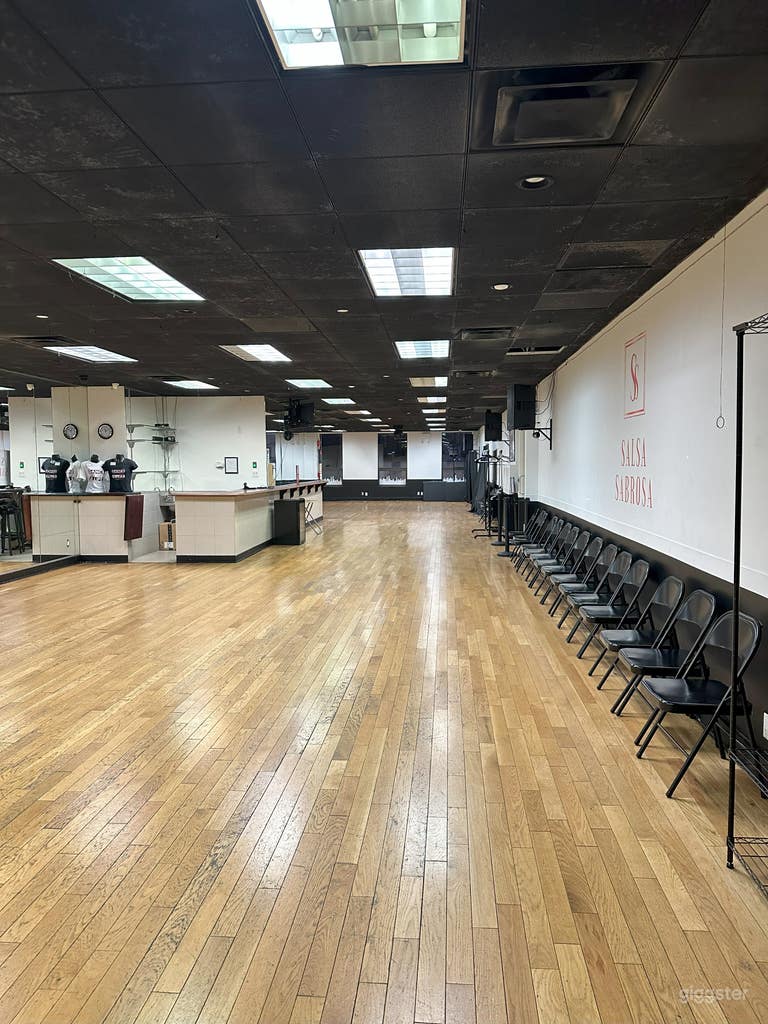  Spacious Versatile (+2000 Sqf) 