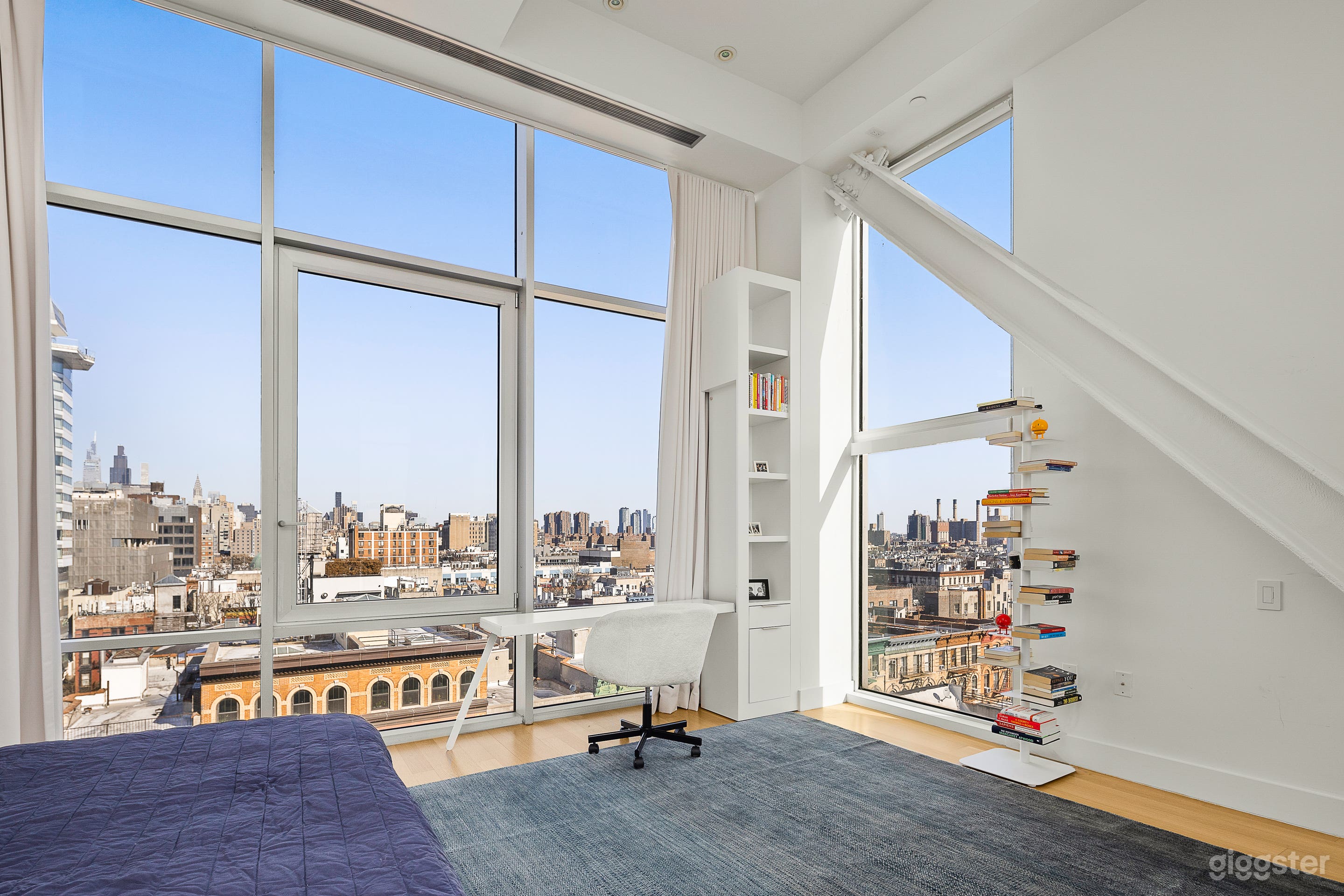Two Bed/Two Bath Apartment with Skyline Views Photo 2