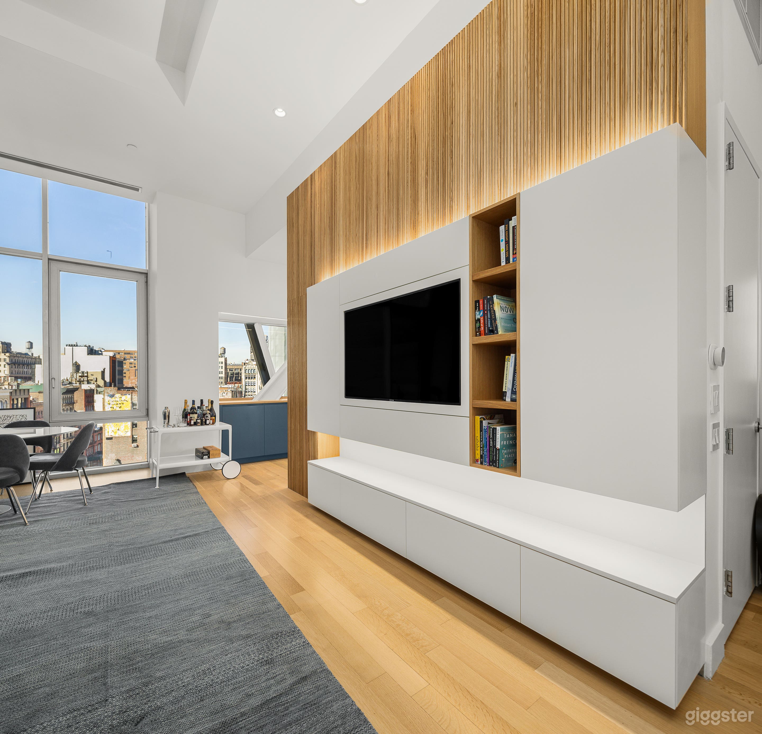 Two Bed/Two Bath Apartment with Skyline Views Photo 4