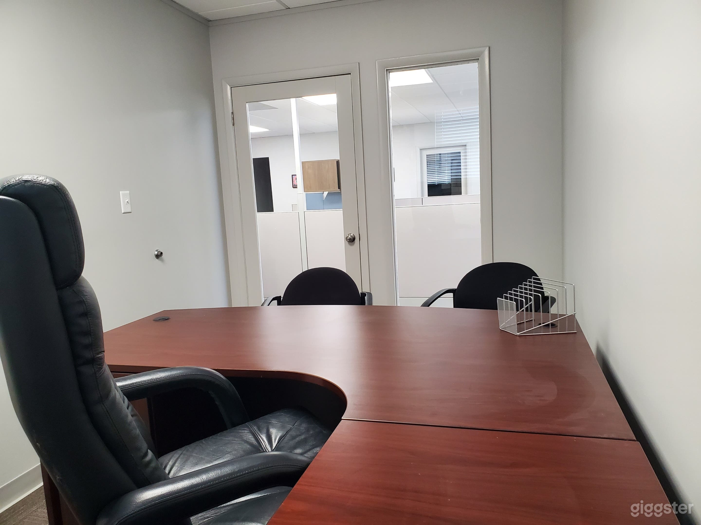 WorkRoom / Private Office- 114 Photo 1