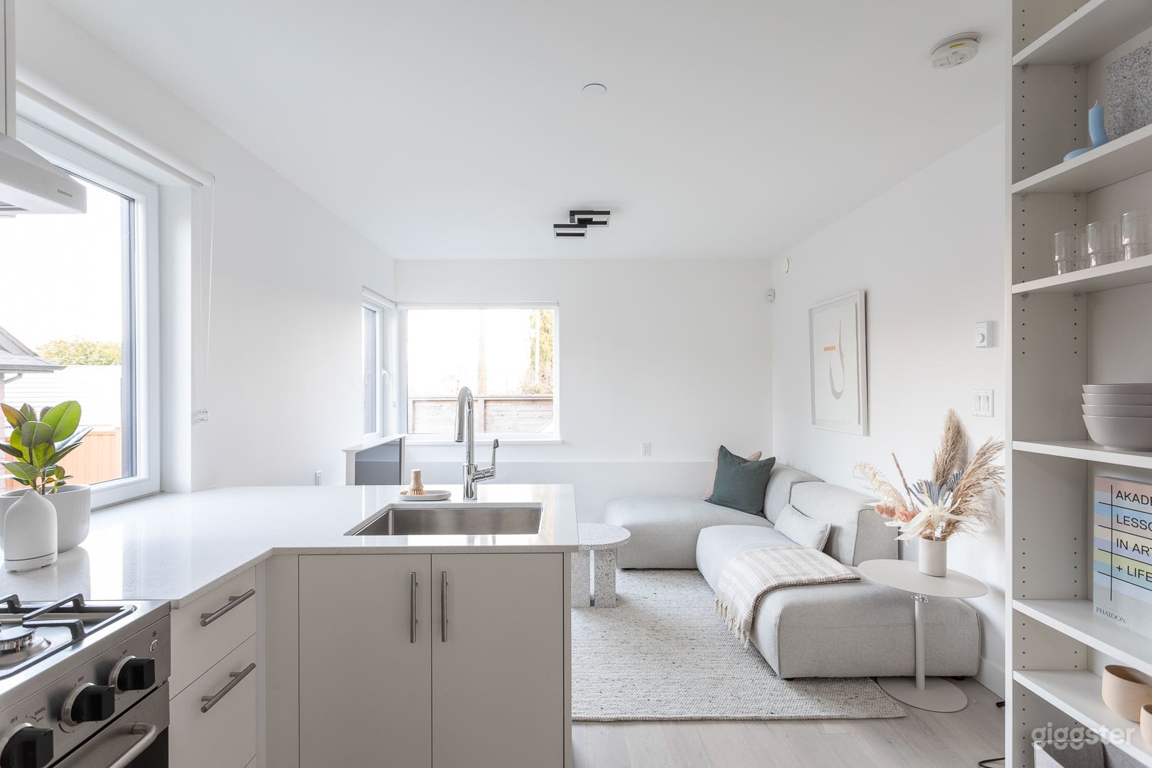 Bright Minimal Guest House Photo 3