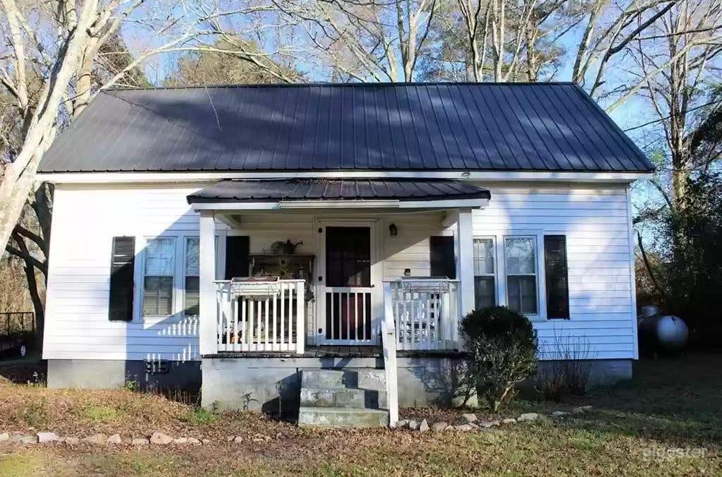 Front Porch Country Cottage Photo 1