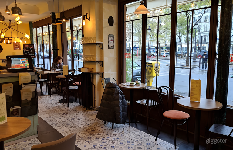  Restaurante europeo y bar de cócteles chic con decoración moderna 