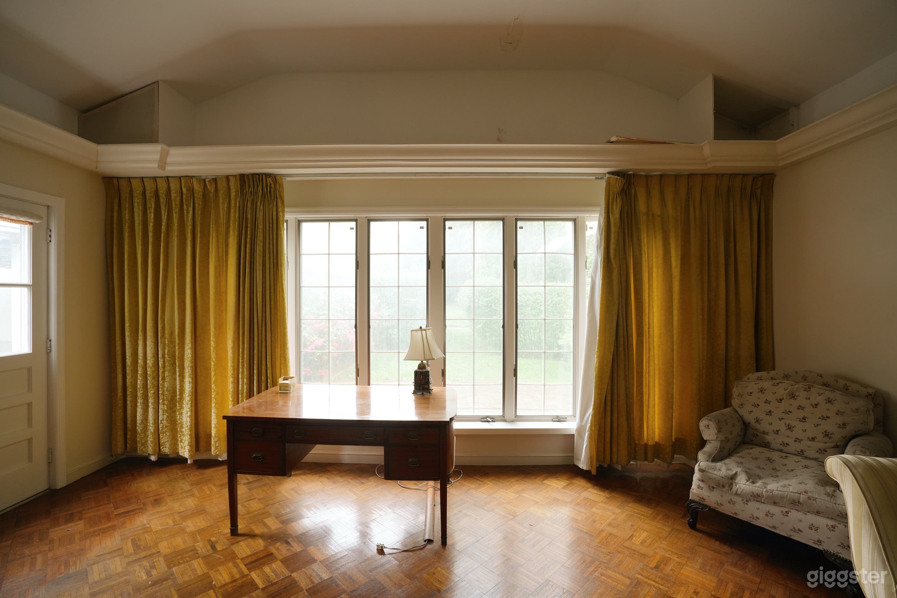 Wallpapered &amp; Furnished Vintage House, Large Yard Photo 4