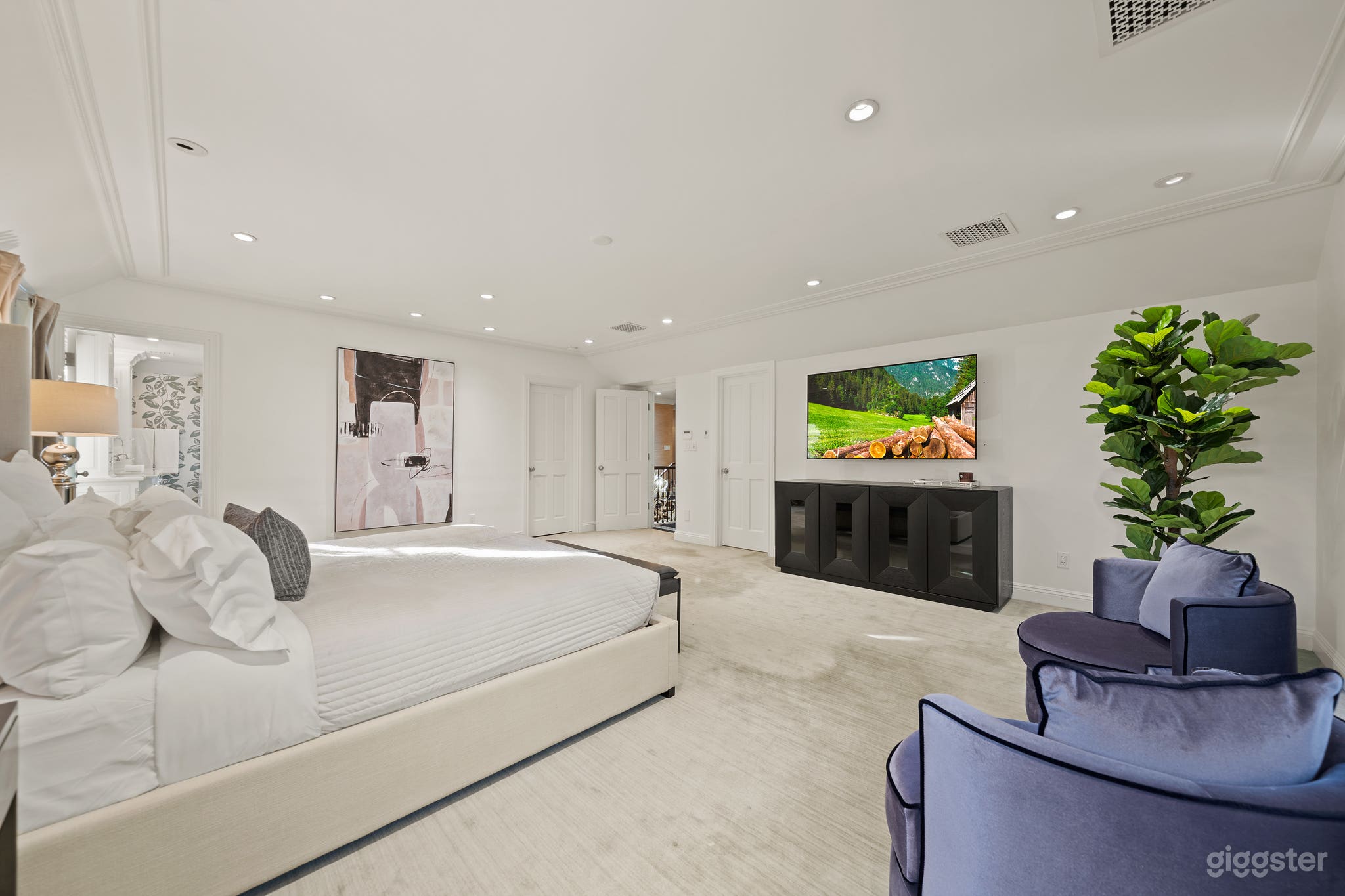 Traditional Beverly Hills Home Photo 4