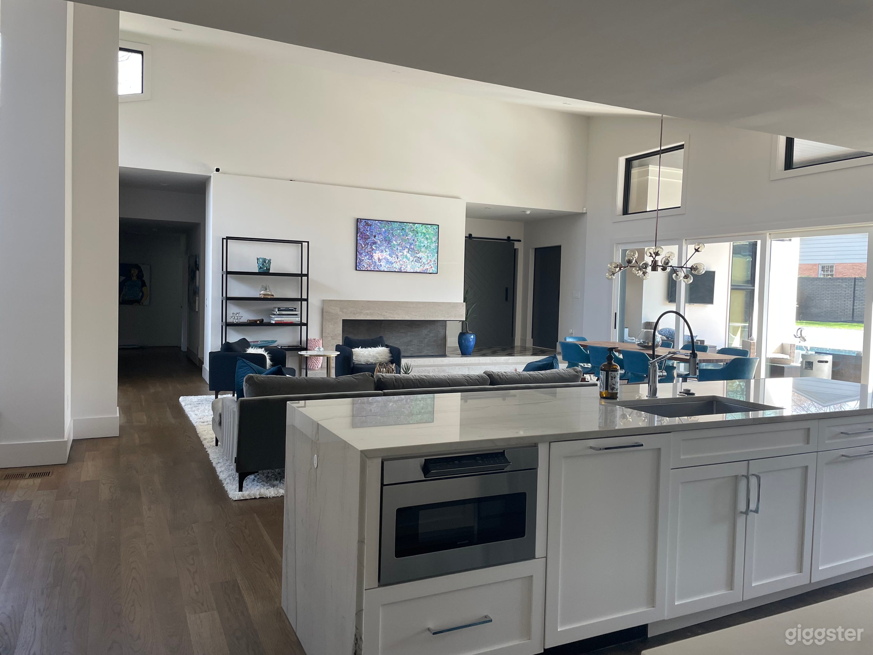 Modern Beauty on the Point Photo 4