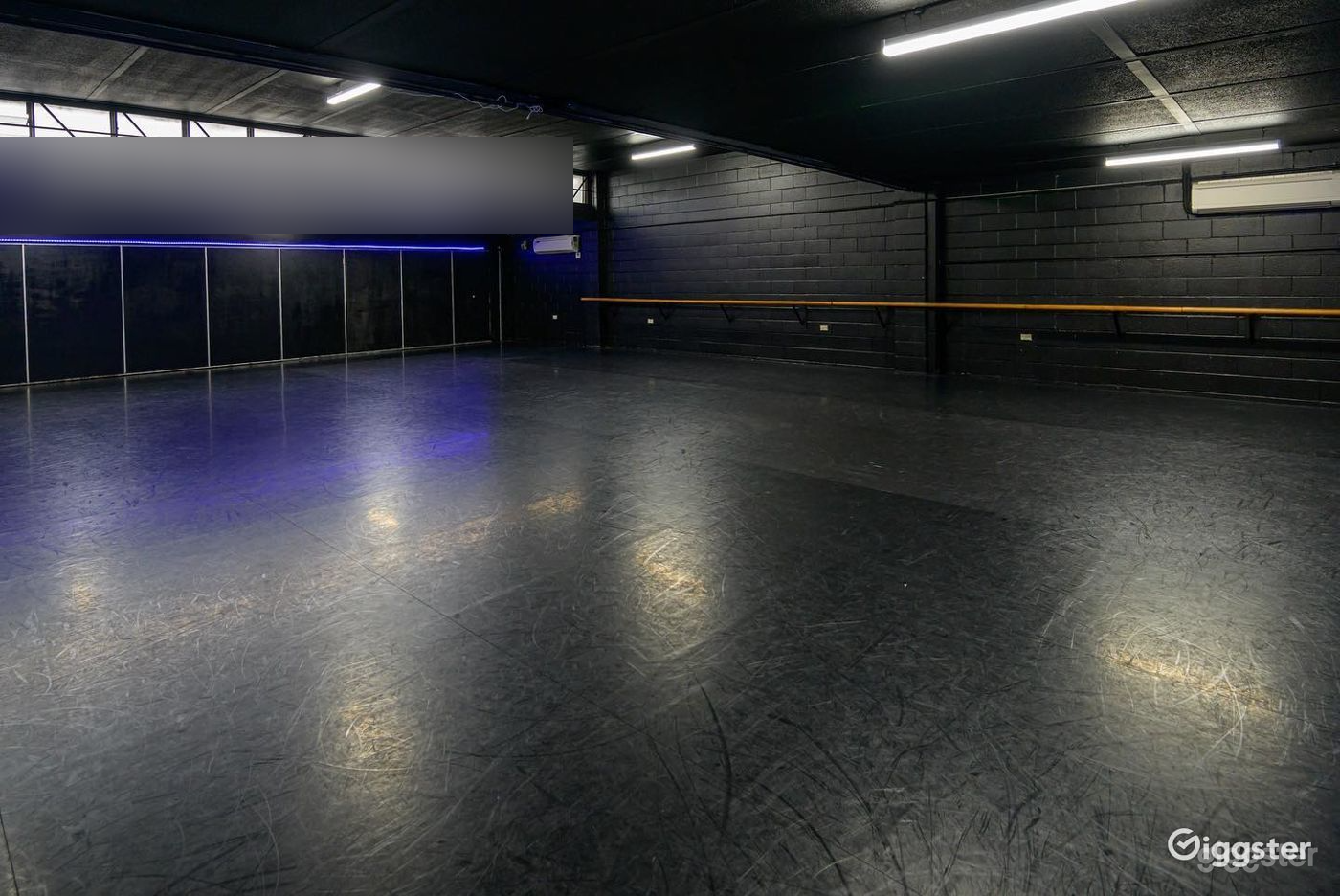 Distinctive Studio in Woolloongabba Photo 1