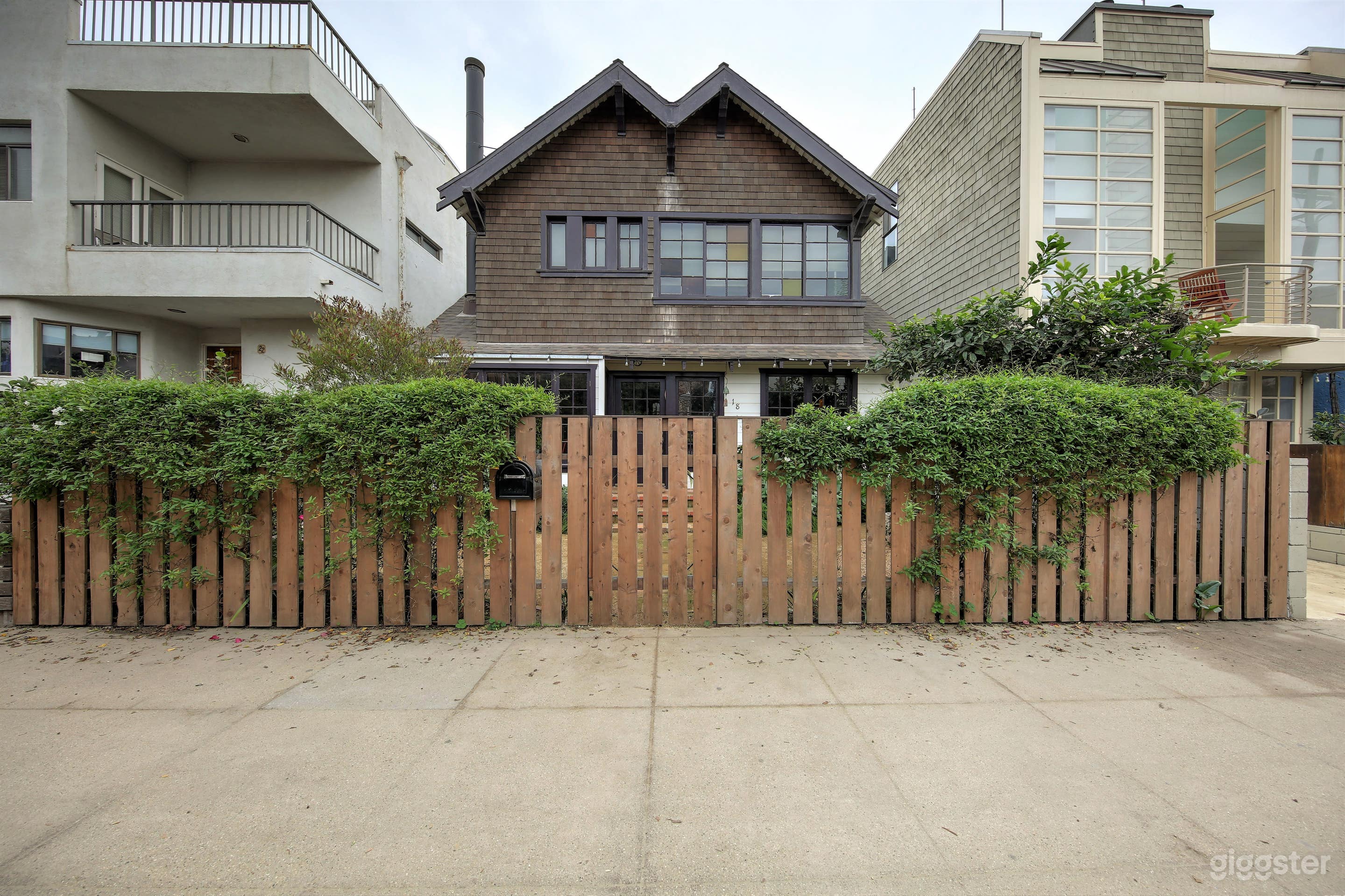 Venice Beach No.410 Photo 1