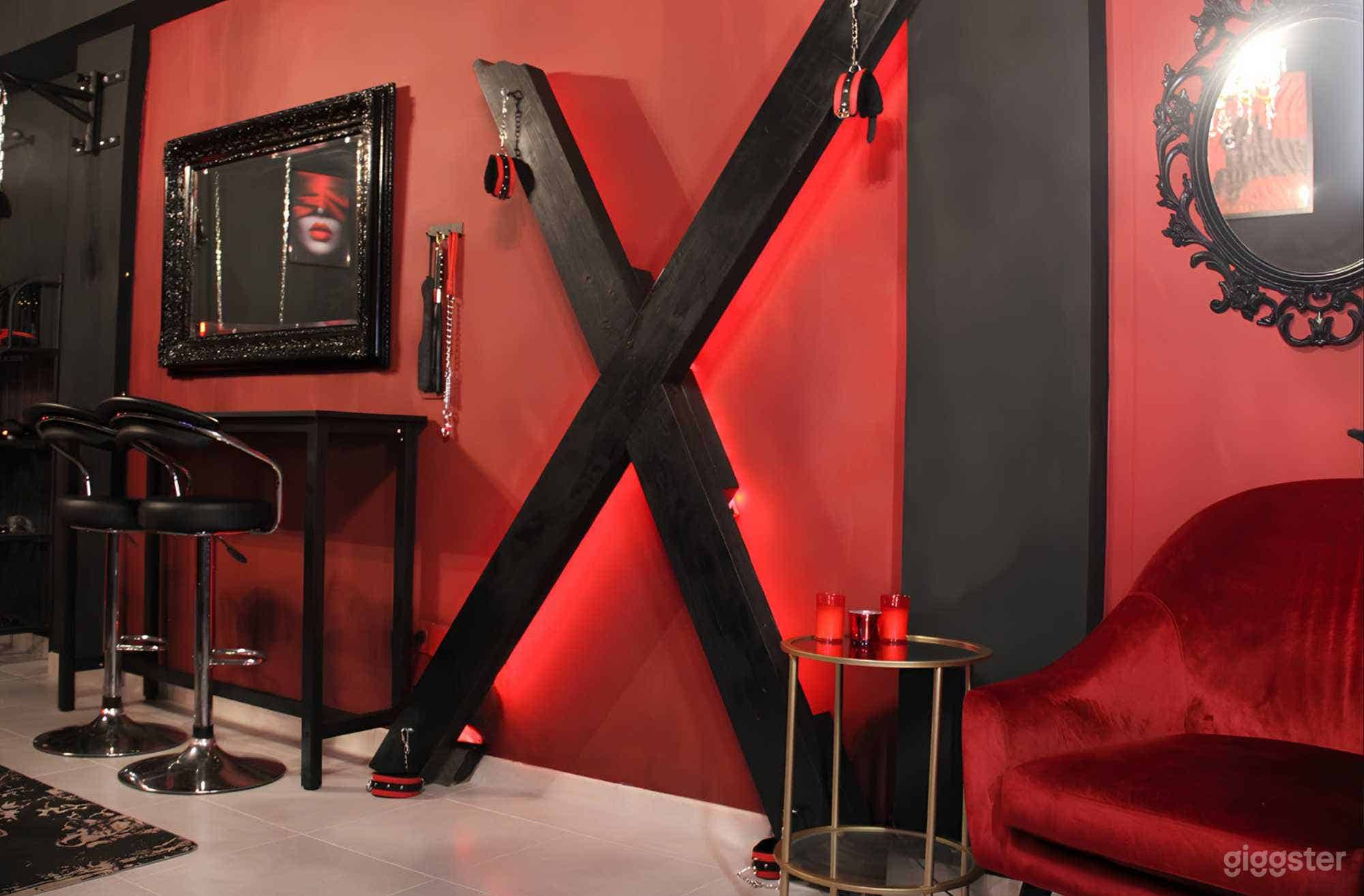 Calabozo BDSM Privado y Estudio de Fotografía Fetichista en Marbella Foto 1