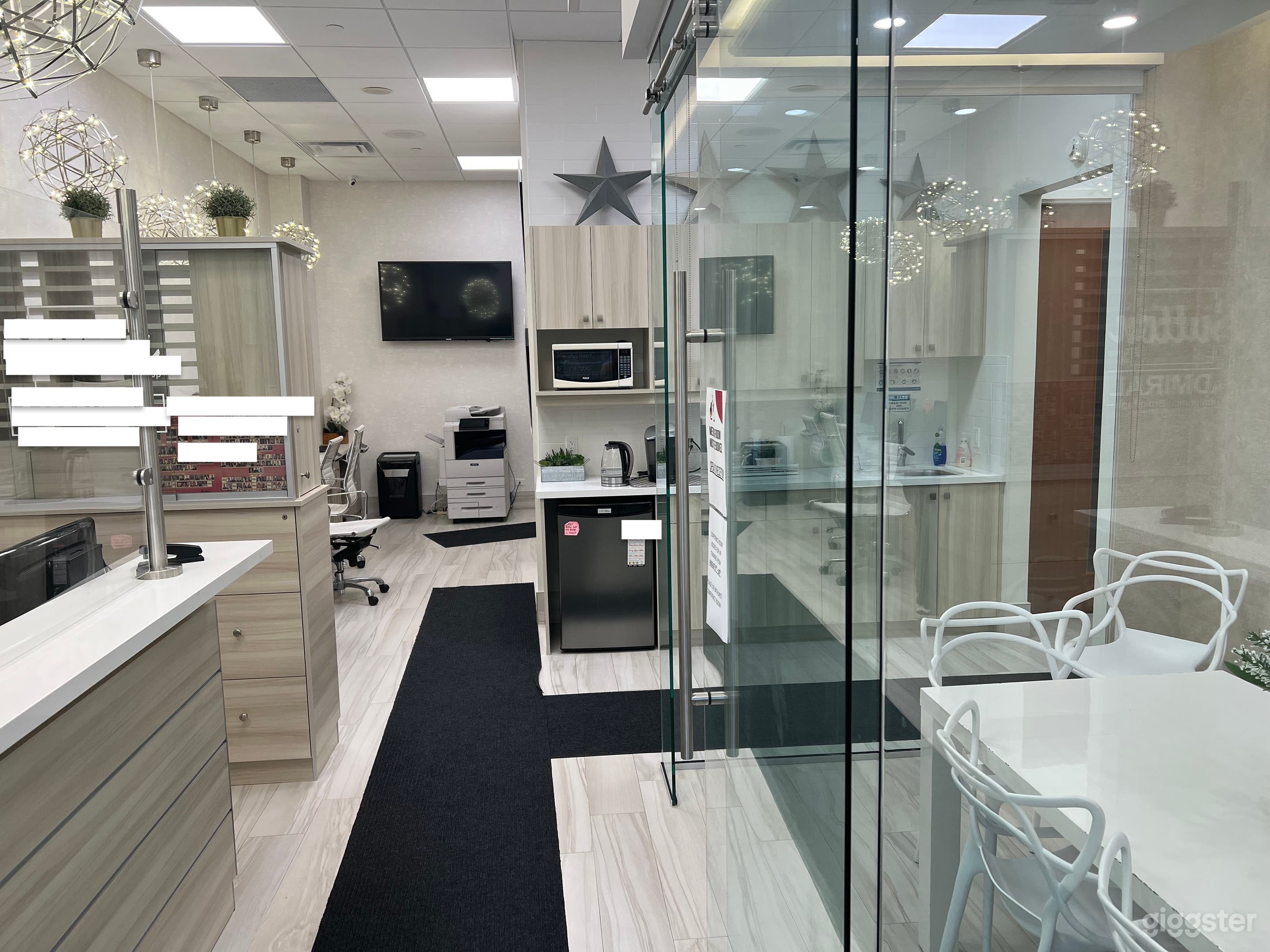 Reception Area And Office Space Photo 2