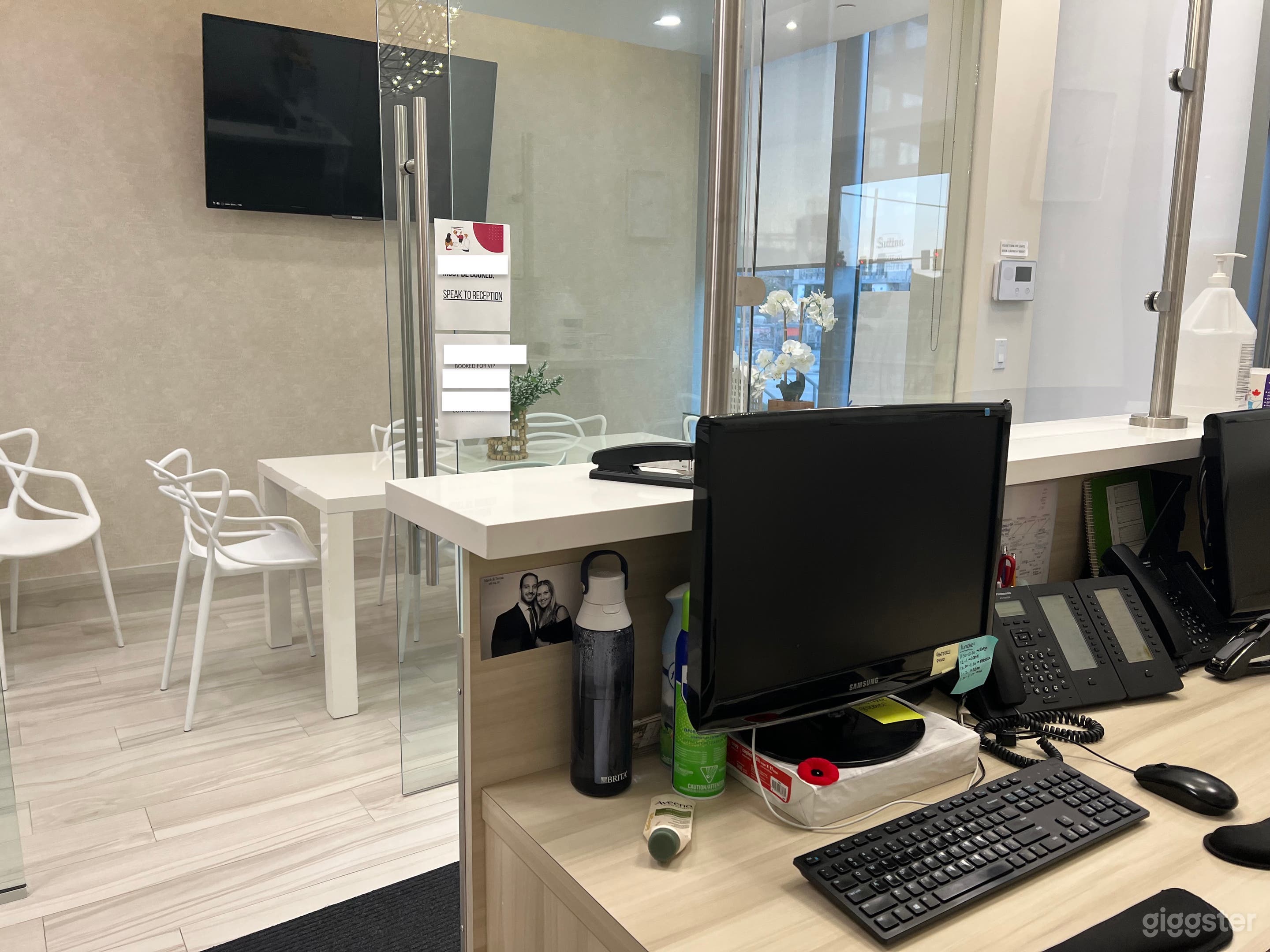 Reception Area And Office Space Photo 4