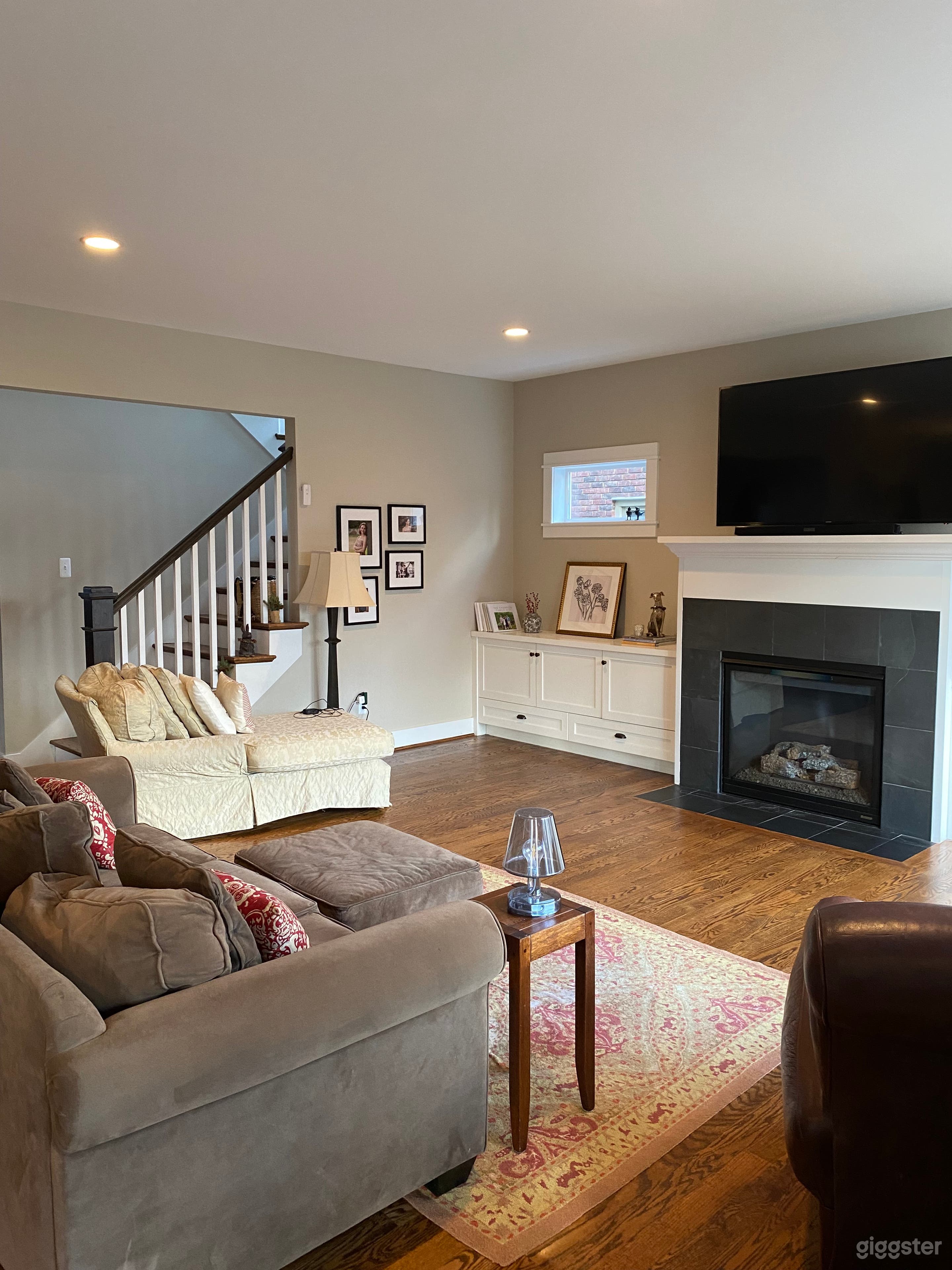 Bright Open Floor Plan Traditional Family Home Photo 4