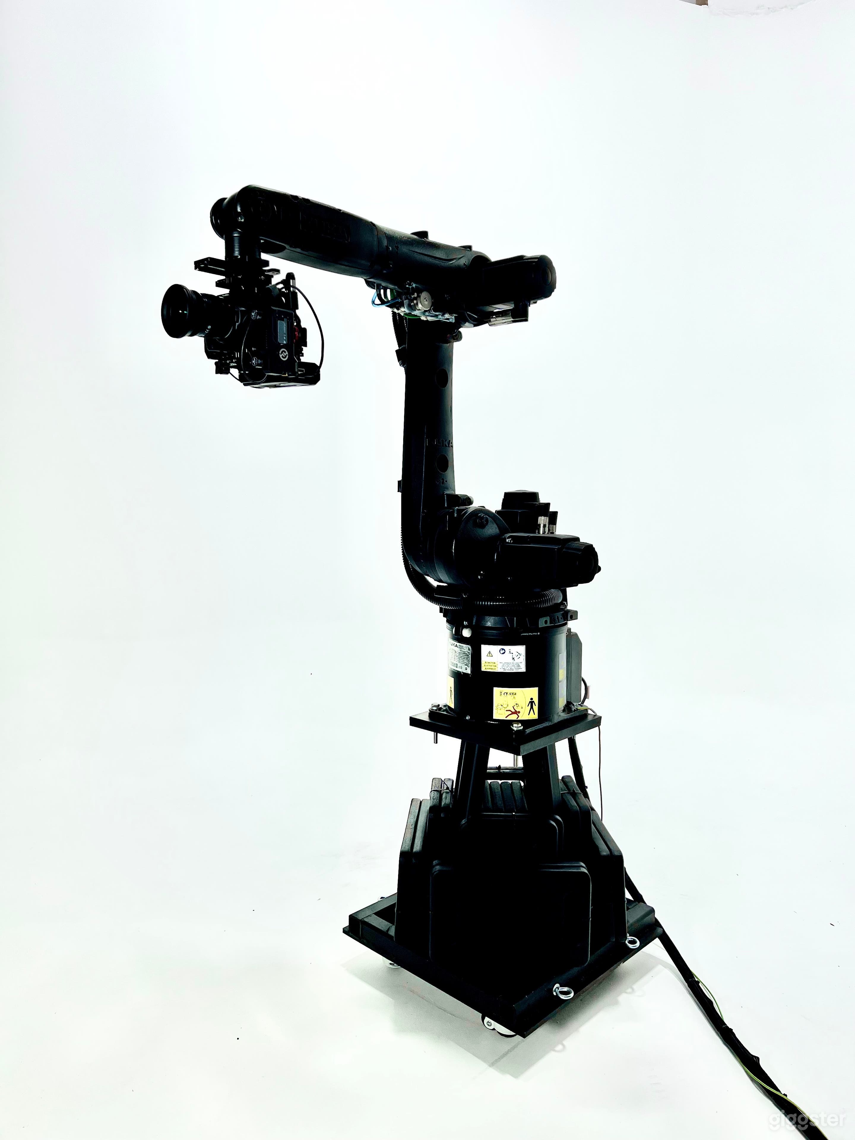 MOTION CONTROL CYC STUDIO + EQ for rent Photo 4