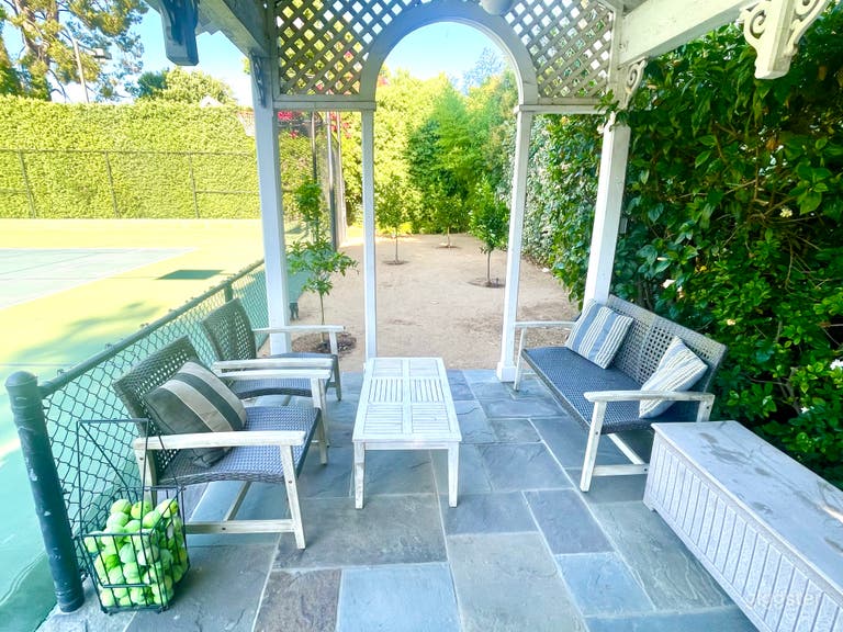  Idyllic Private Tennis Court and Pavillion 