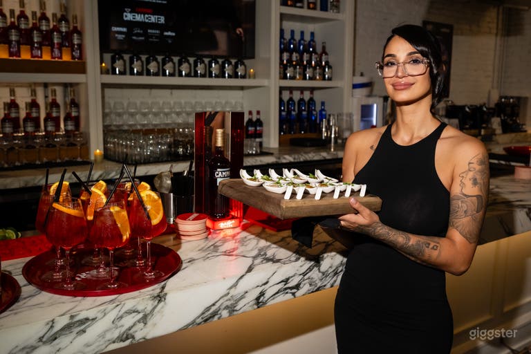  Modern Loft-Style Event Space with Bar in Downtown Toronto 