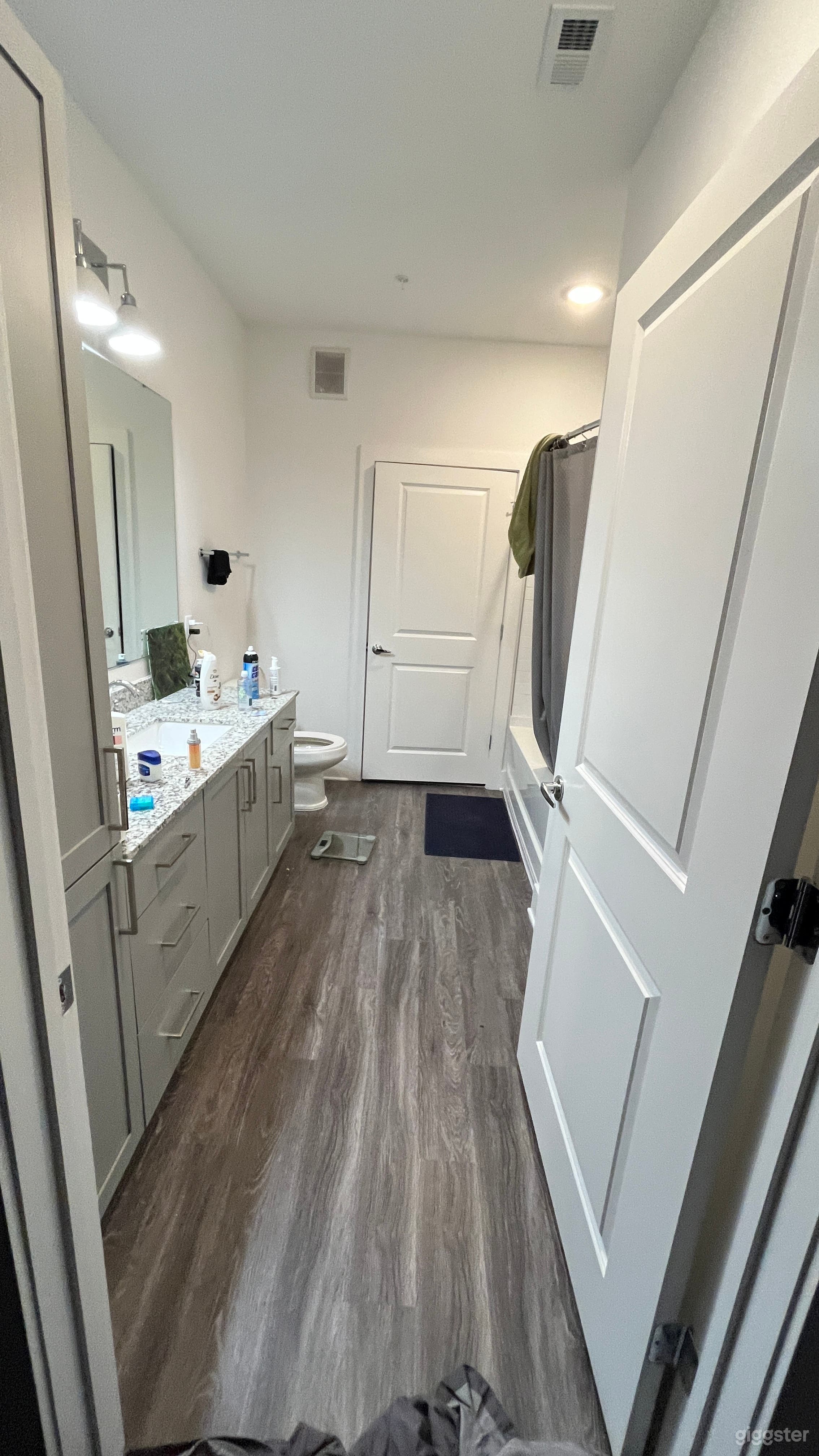 Brand new apartment. Can be dressed up In anyway  Photo 2