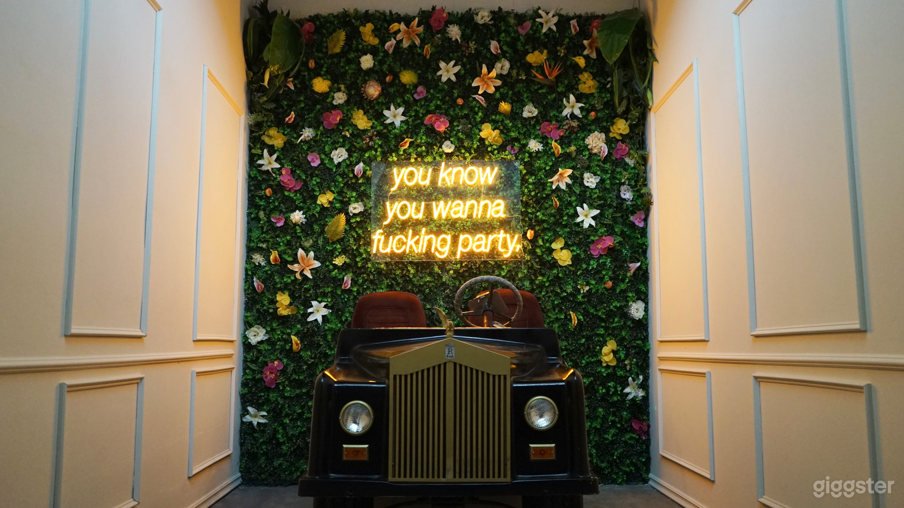 Photography Studio Lounge Photo 1