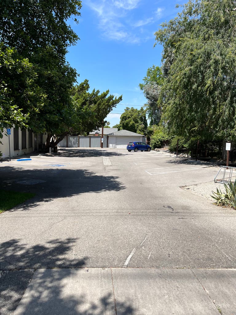  Parking Lot in Studio City for Rent 