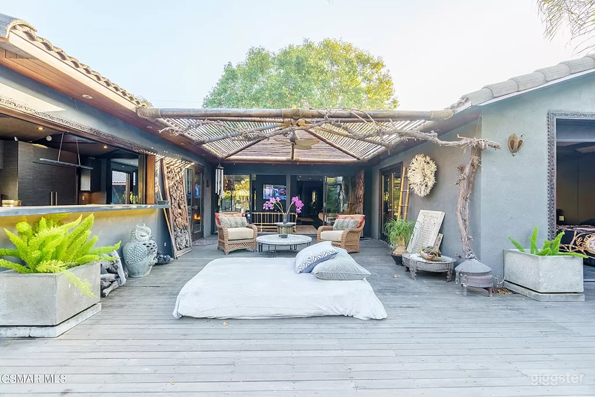 Tropical Oasis on Extravagant Lot  Photo 4