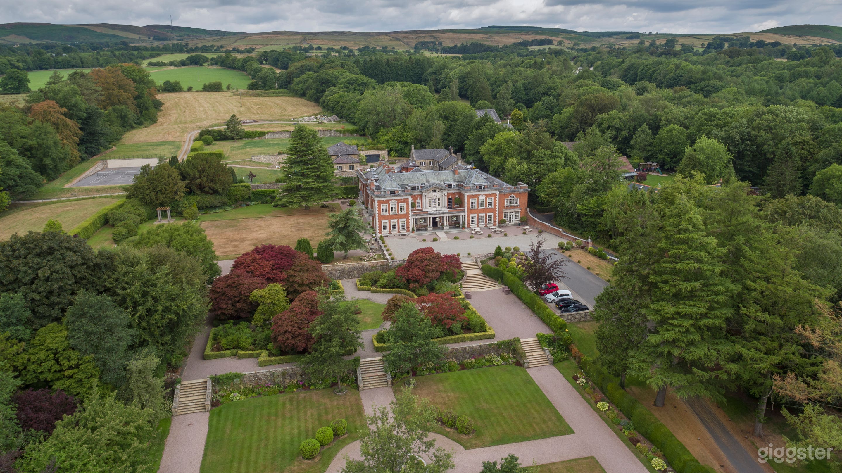 33,000 sqft Event Hall in West Bradford Photo 2
