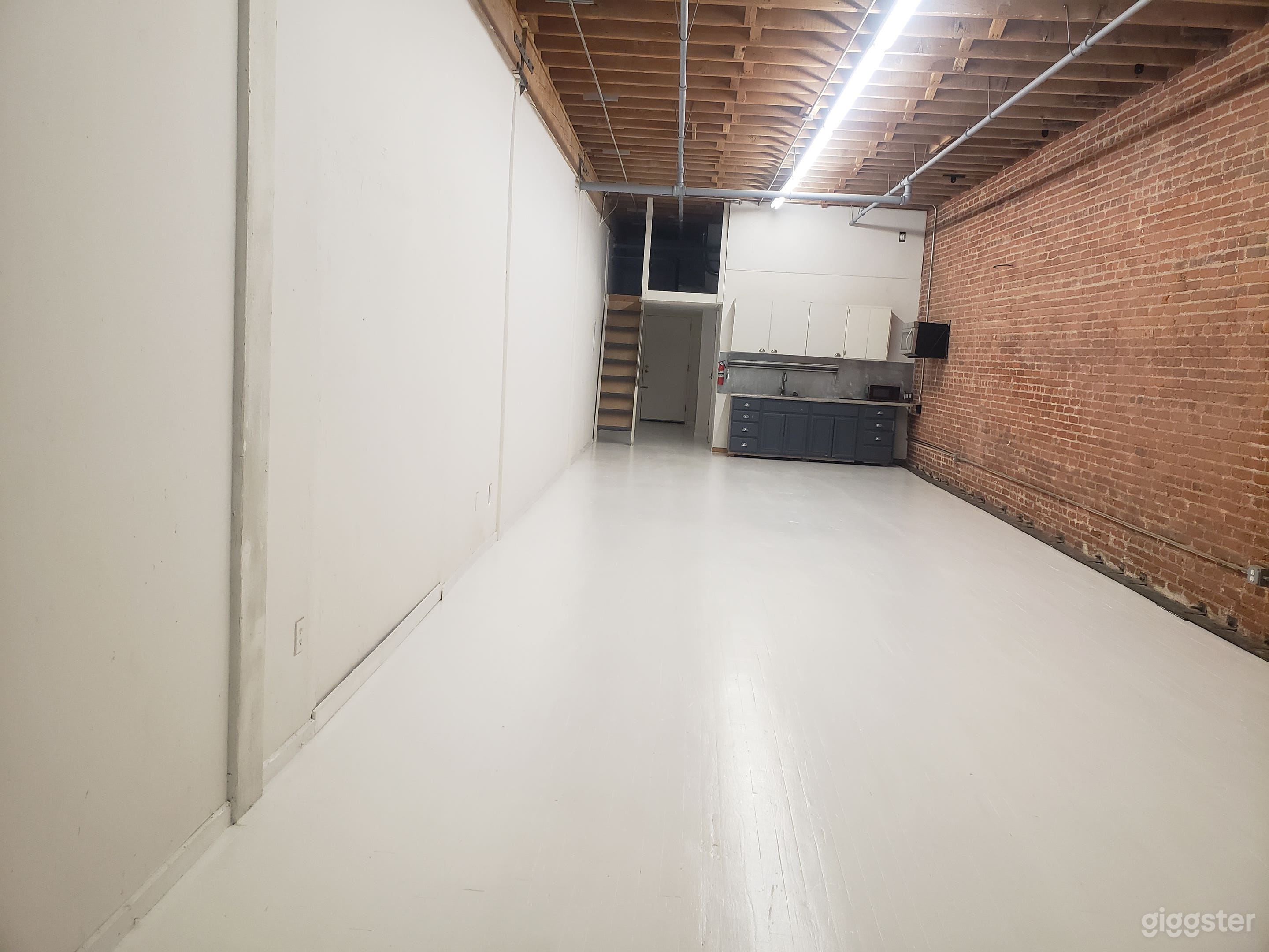 Private Film Set/Studio Fabric District of LA. Photo 2