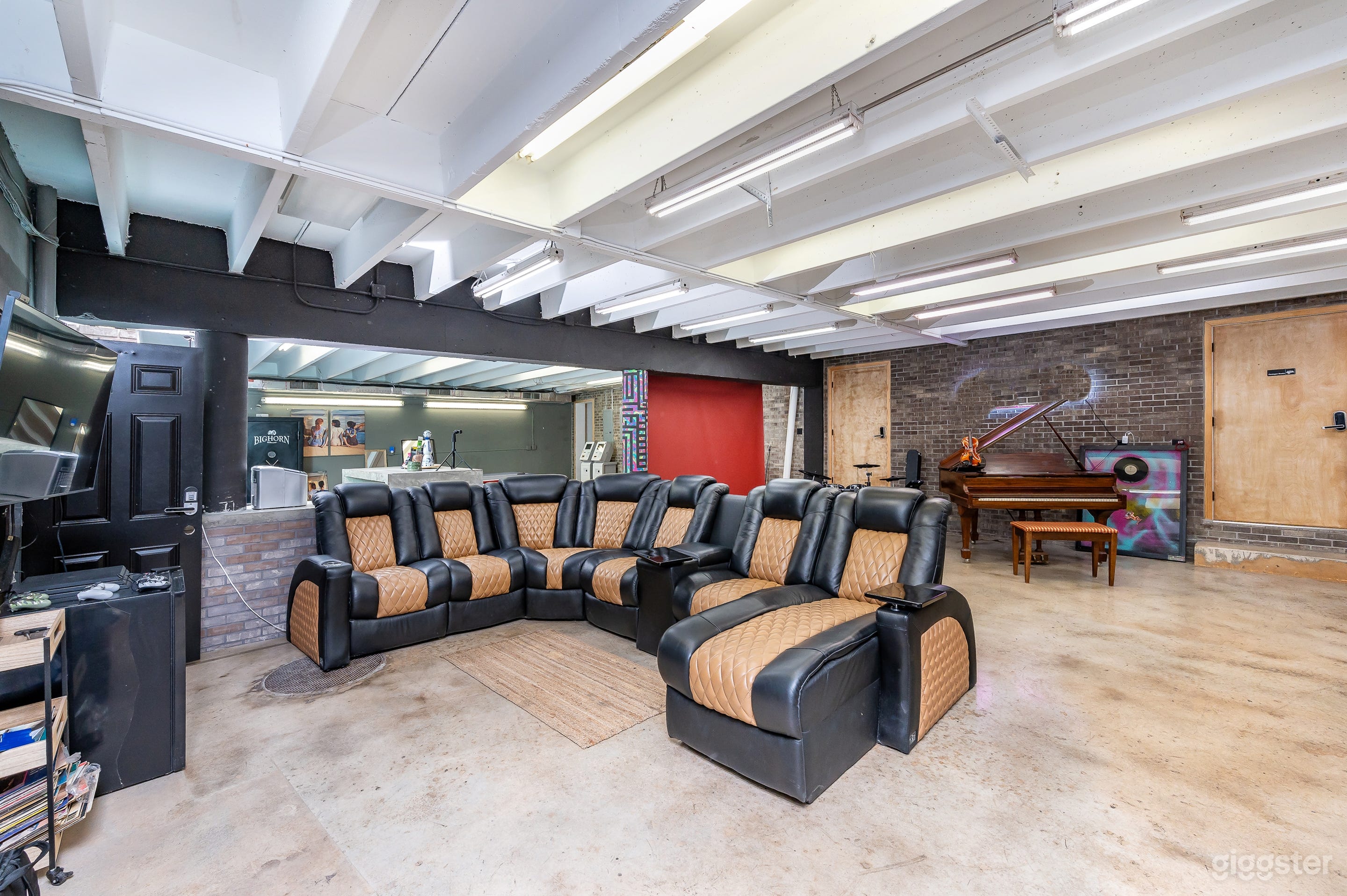  The Spaceship Room Photo 3