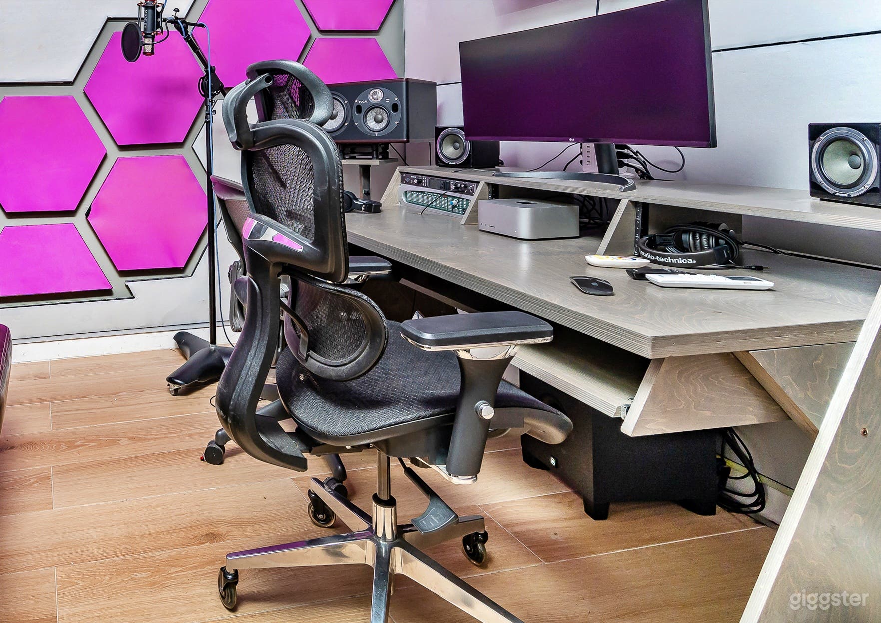  The Spaceship Room Photo 2