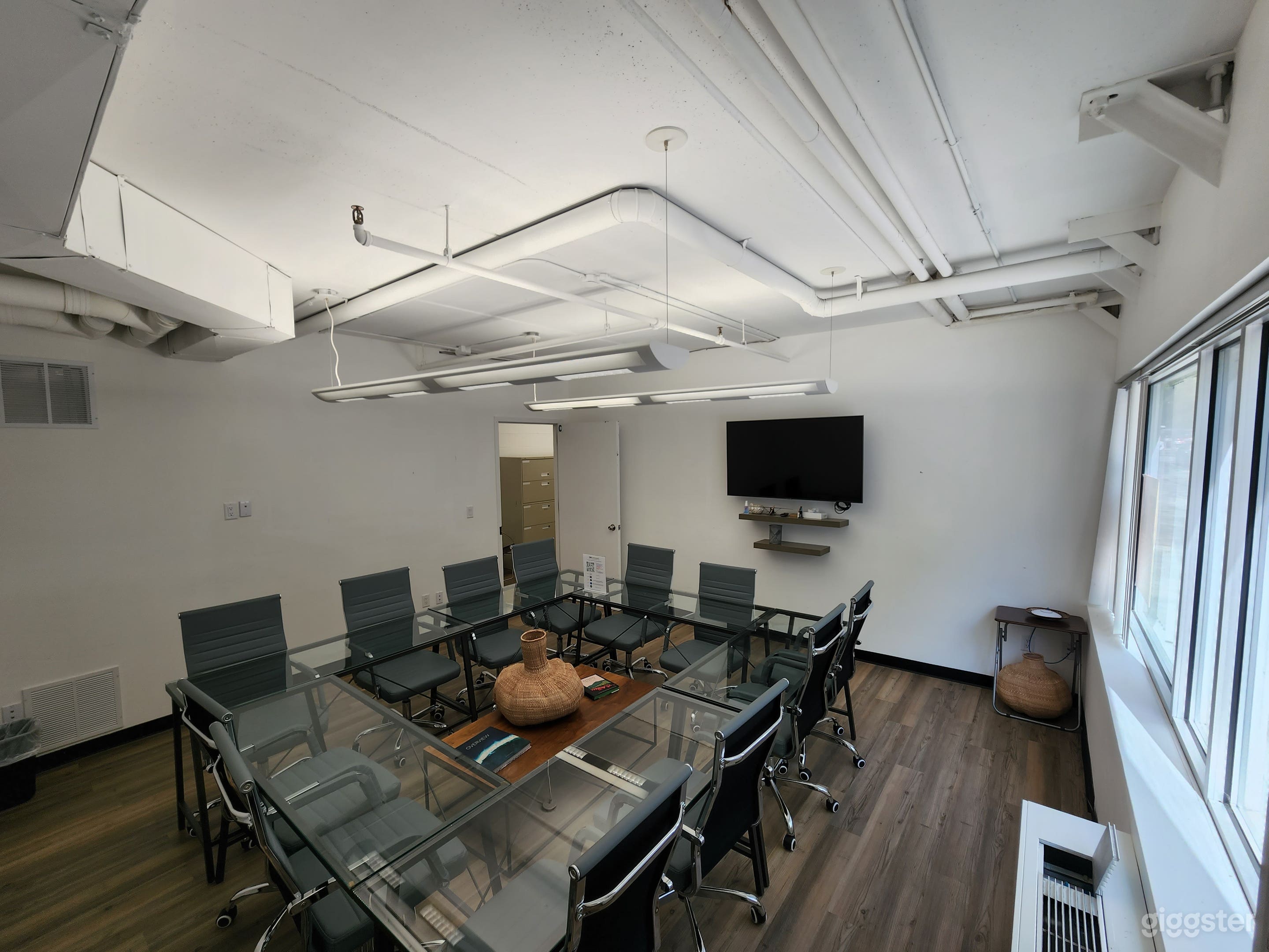152-C Conference Room in Harlem Photo 3