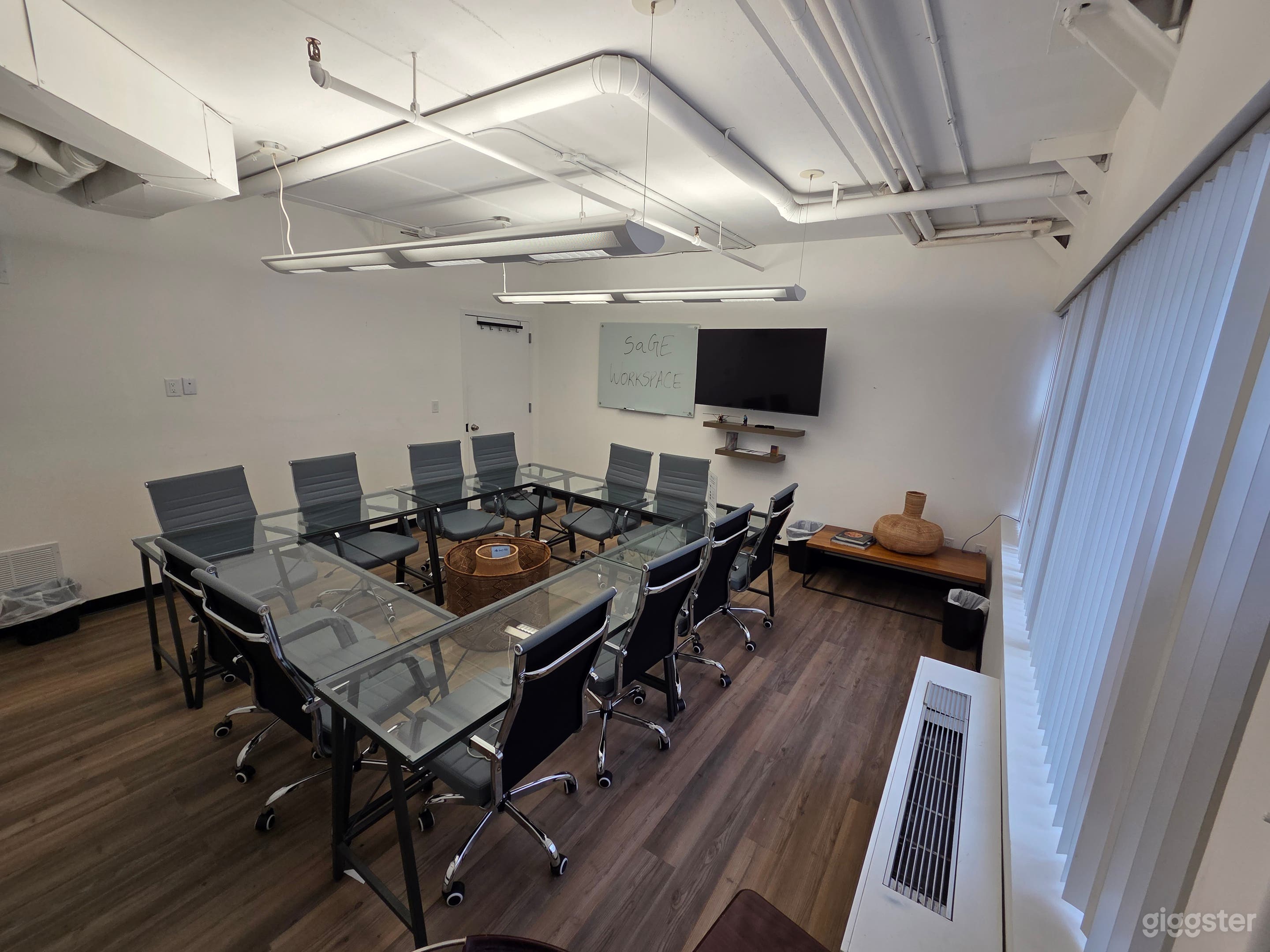 152-C Conference Room in Harlem Photo 4