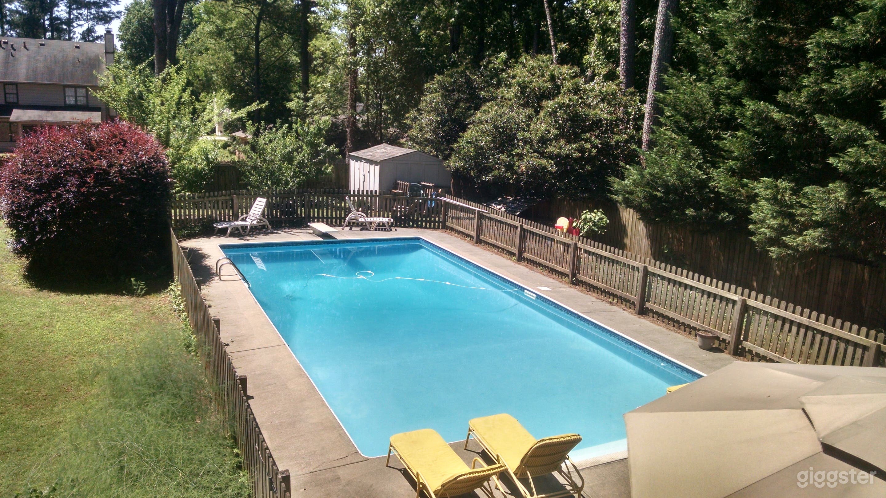 4BR suburban ATL house with pool and huge backyard Photo 3
