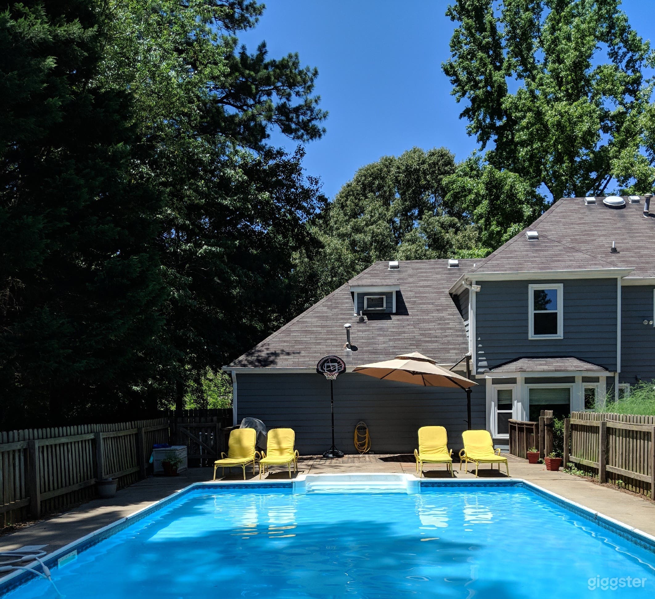 4BR suburban ATL house with pool and huge backyard Photo 2