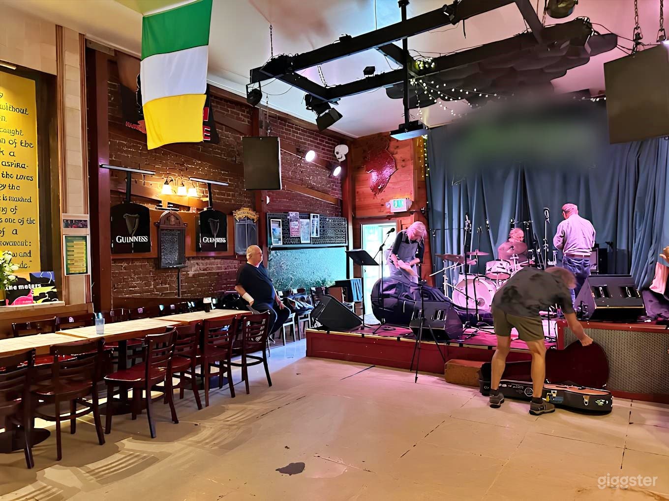  Irish Pub &amp; Live Music Venue in East Bay (Buyout) Photo 3