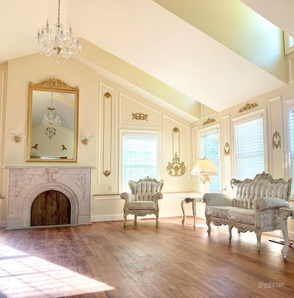 Historic Indoor Barn Venue Photo 1