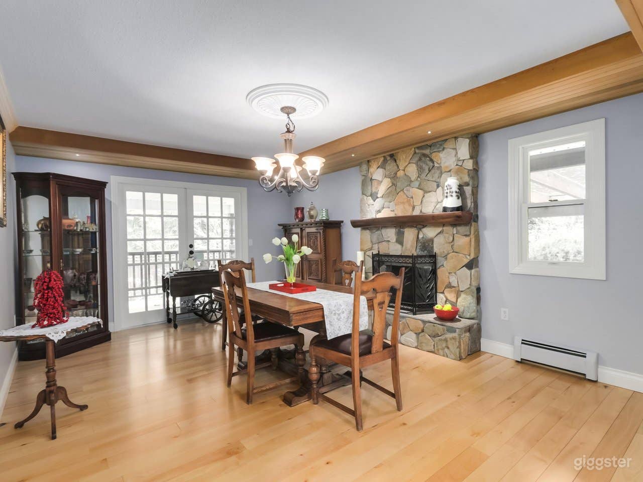 Thyme Victorian Themed Residence  Photo 3