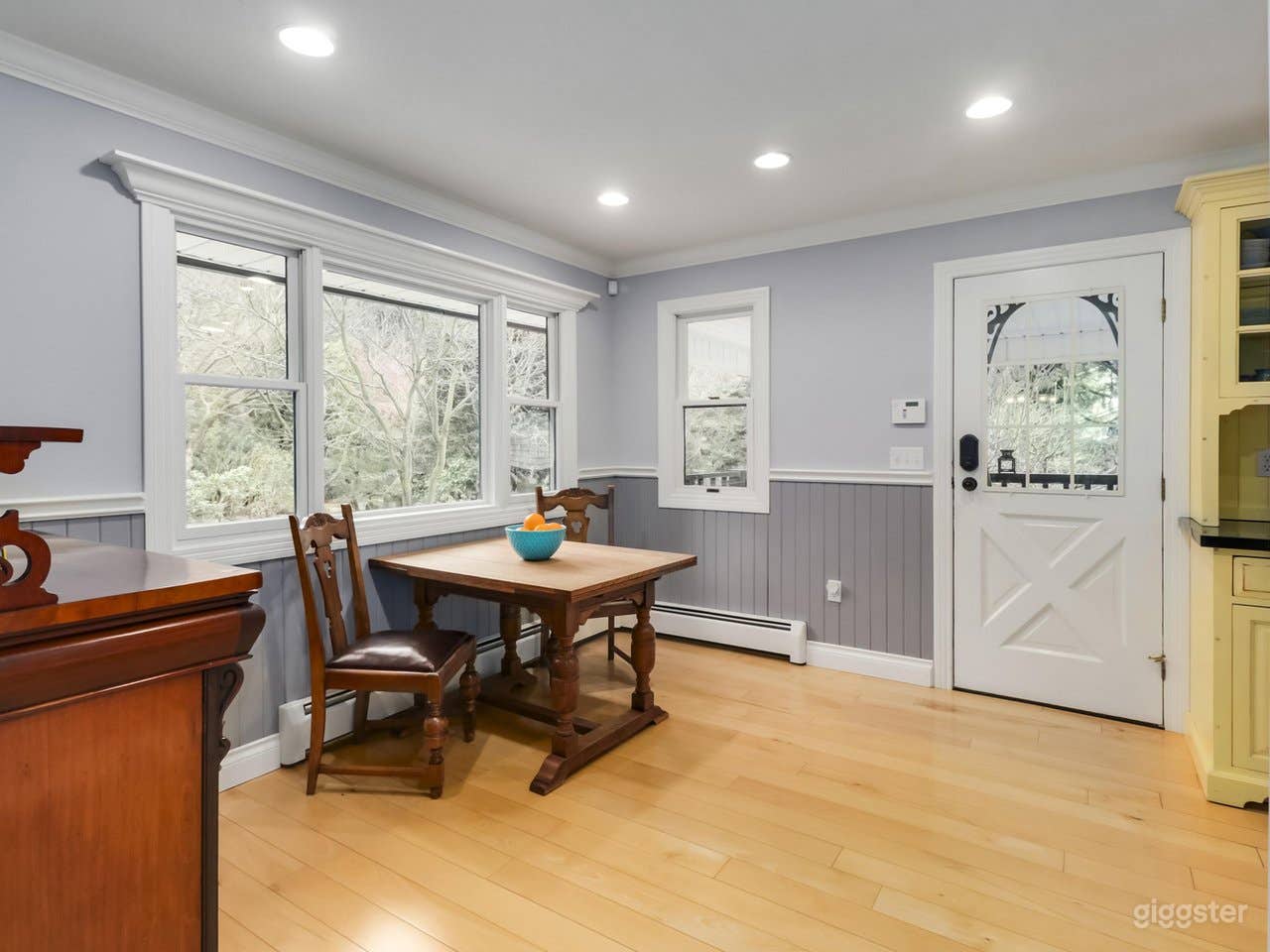 Thyme Victorian Themed Residence  Photo 4