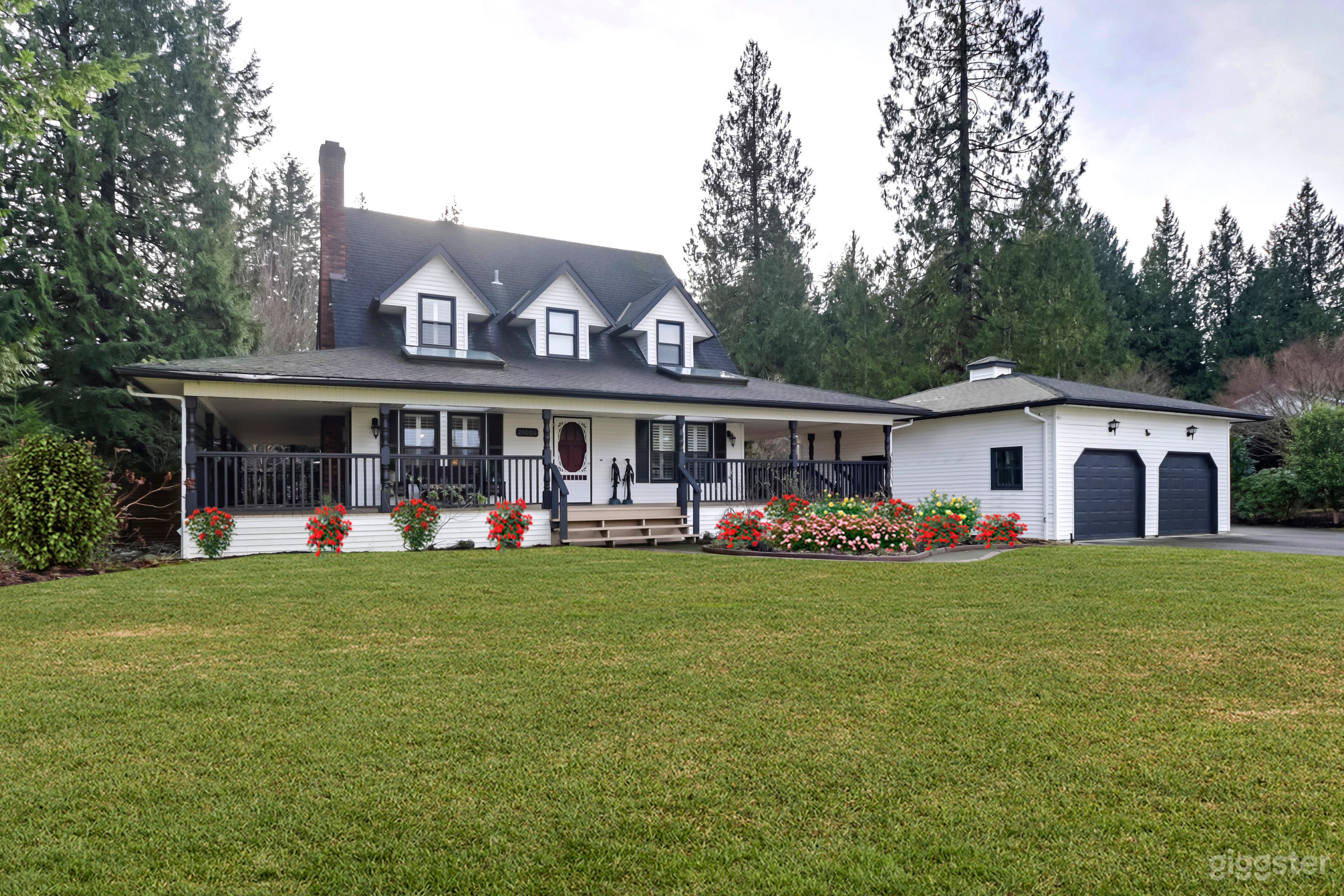 Thyme Victorian Themed Residence  Photo 1