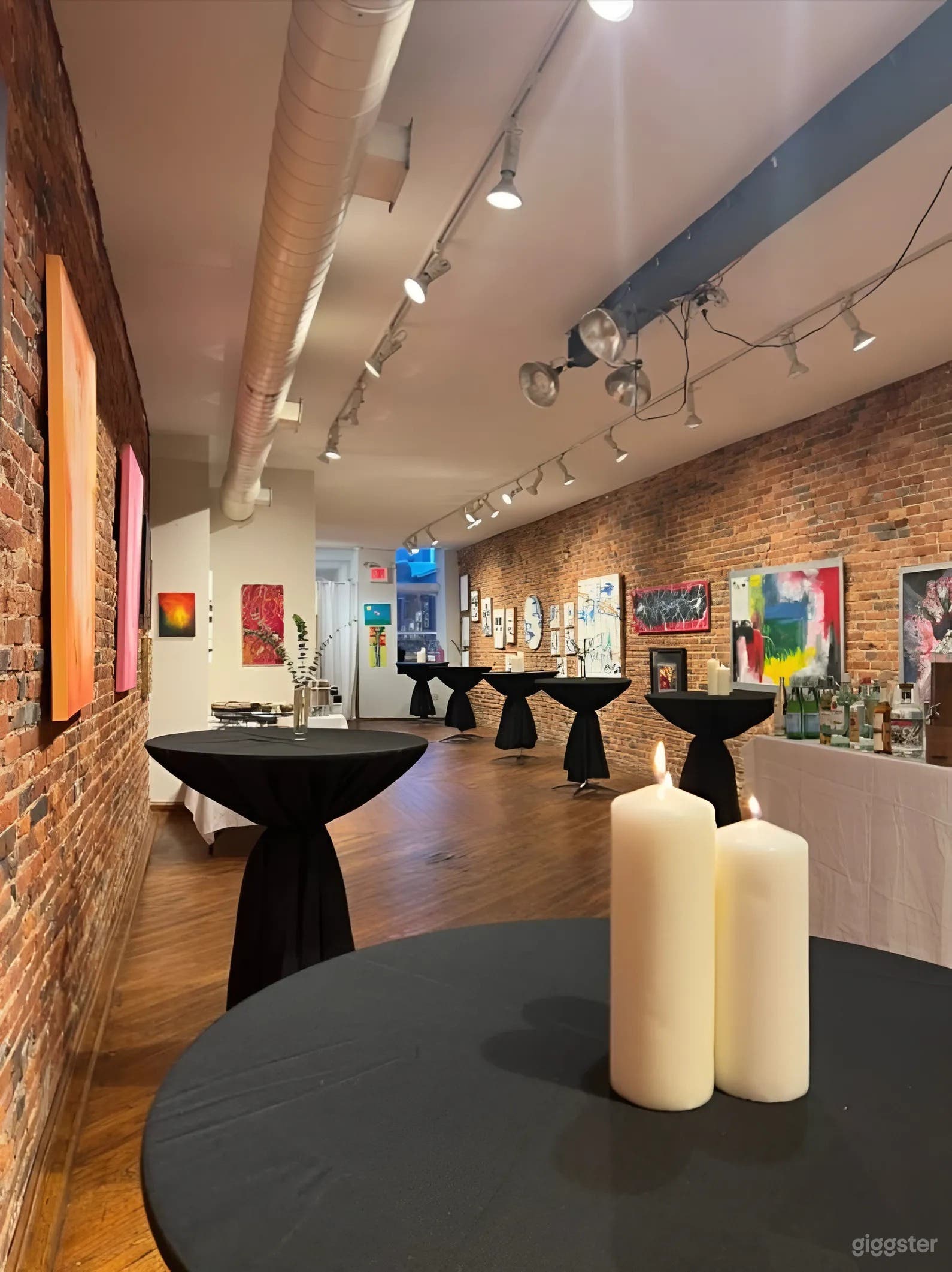 Vibrant Gallery Space Near Liberty Bell Photo 1