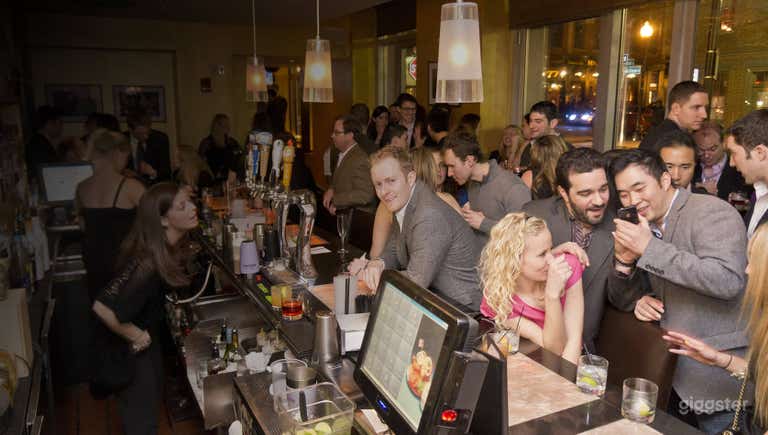  Chic and Elegant Restaurant Dining Area 
