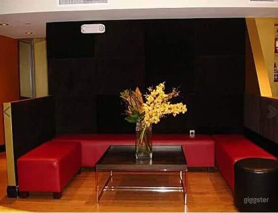  Chic and Elegant Restaurant Dining Area 