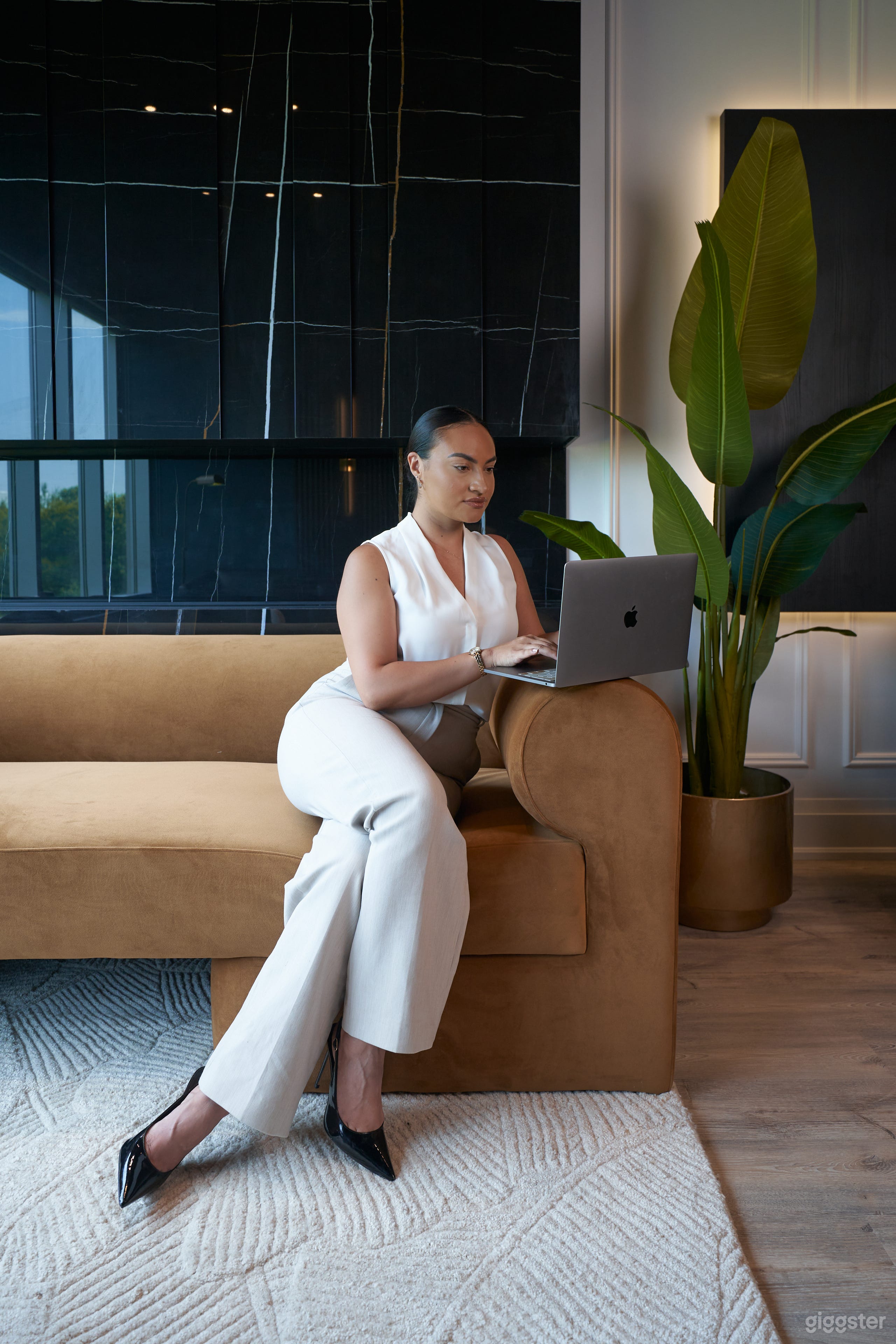 Business Lounge 206 - Premium Private Meeting Room Photo 2