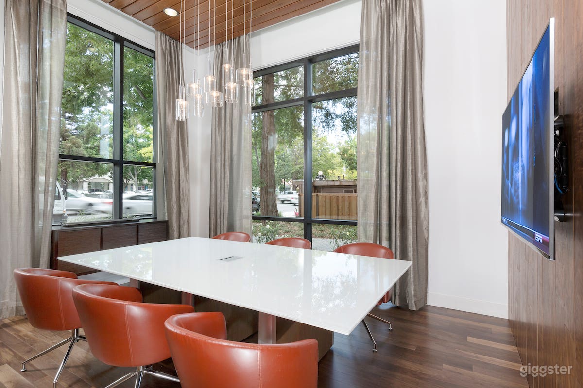 Classy Executive Conference Room in Mountain View Photo 2