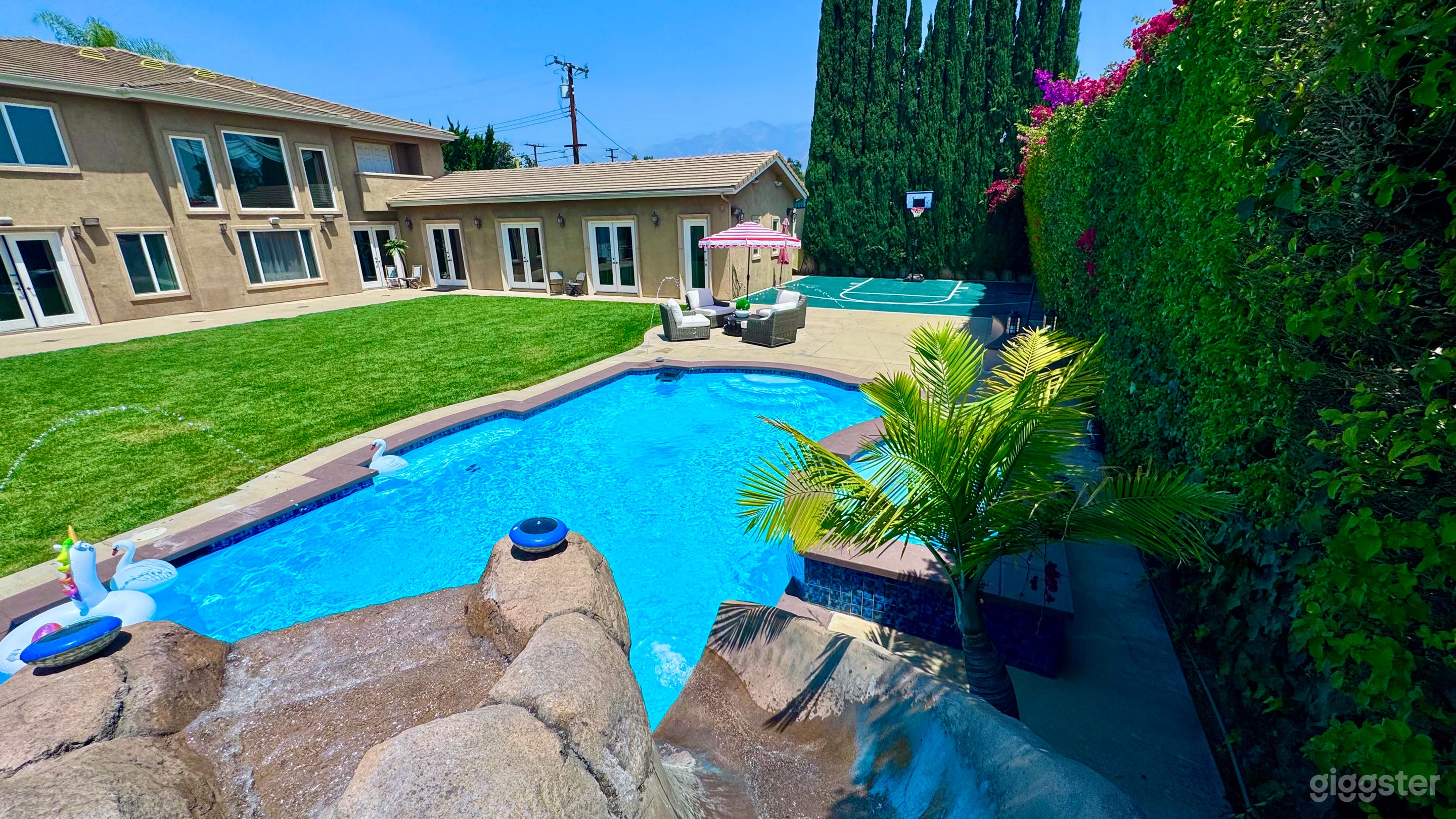 Tranquil Oasis w/ private yard, pool, spa & basketball court Photo 3