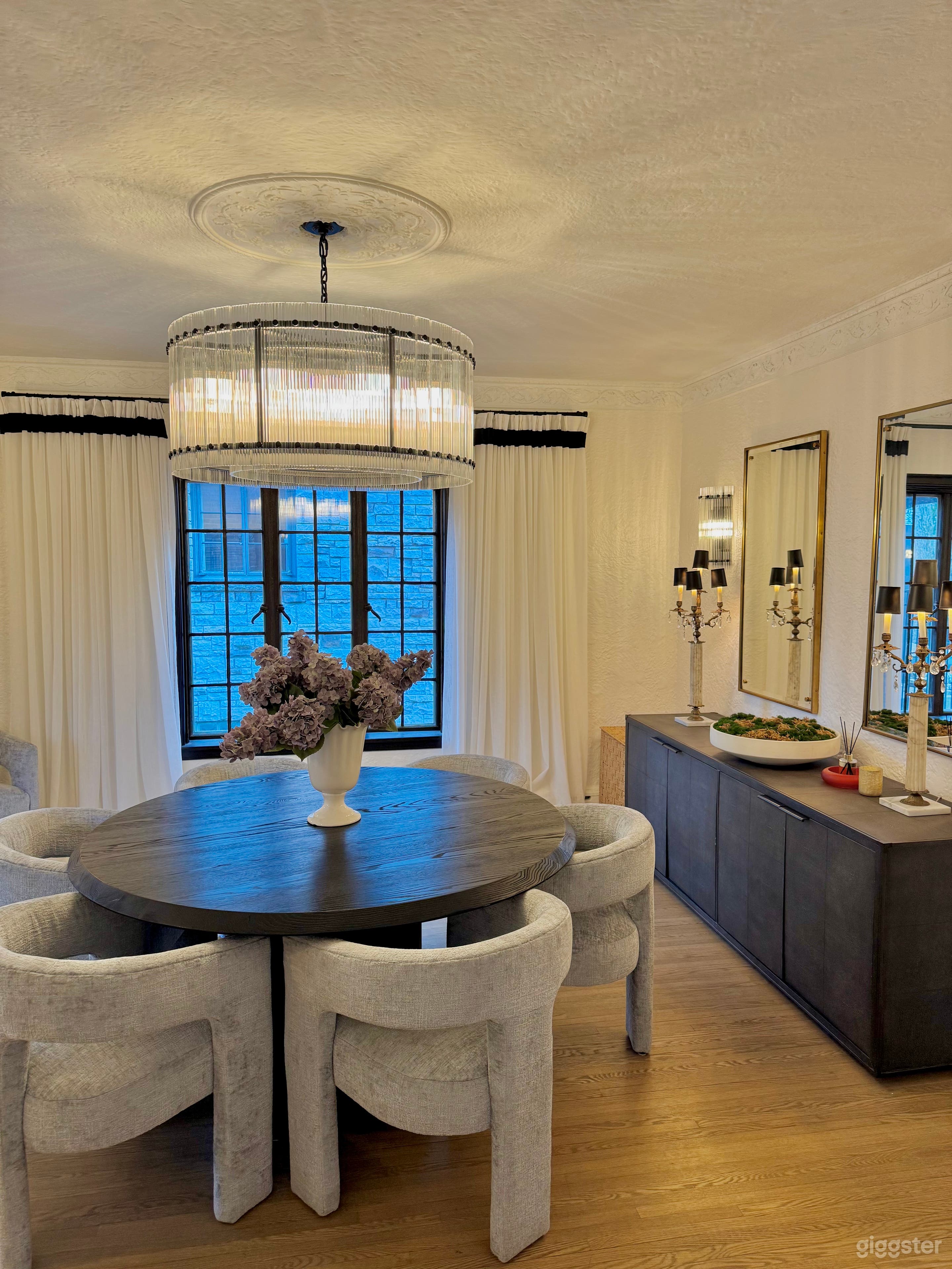 Chateau Detroit Photo 4