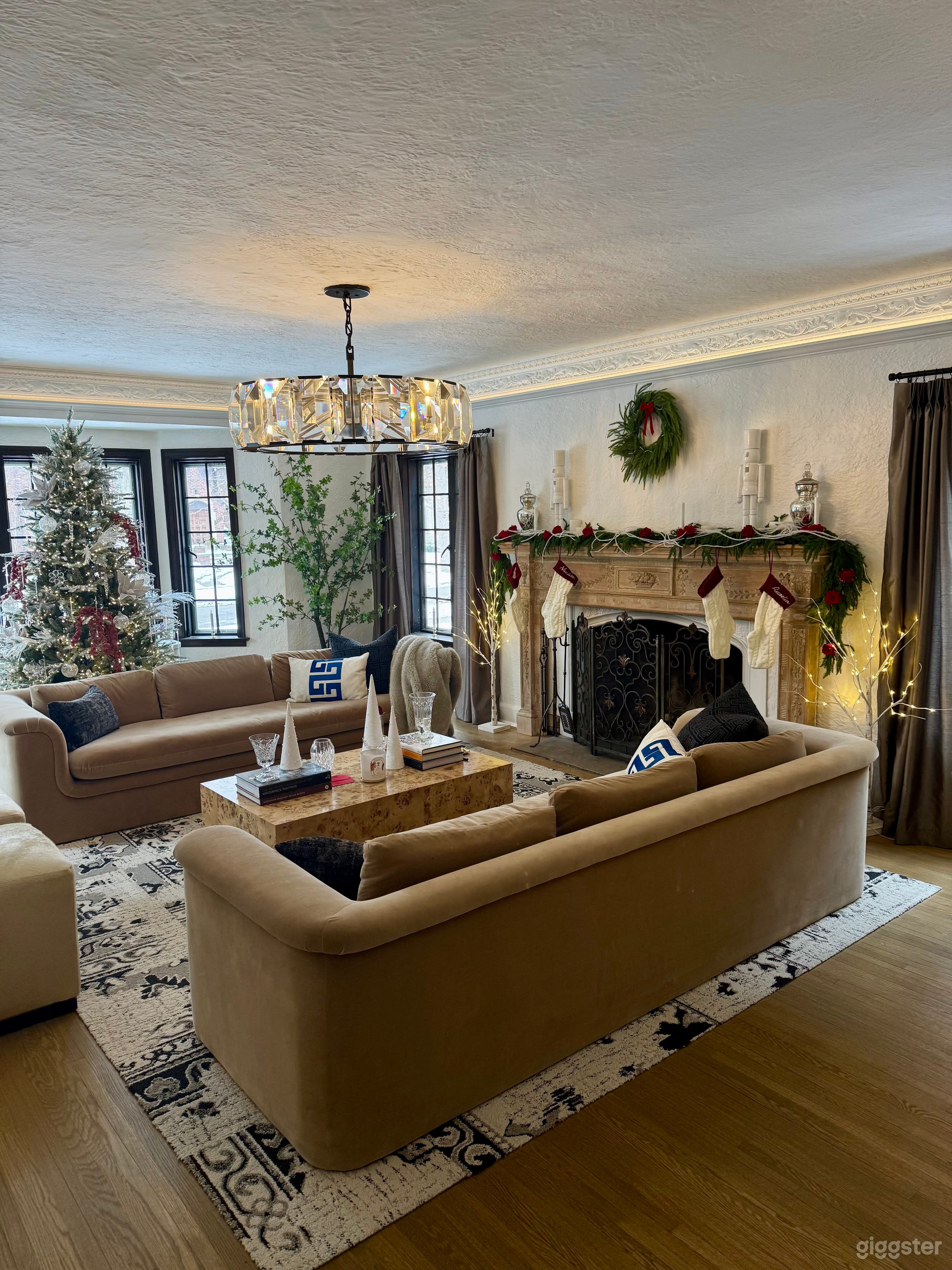 Chateau Detroit Photo 3