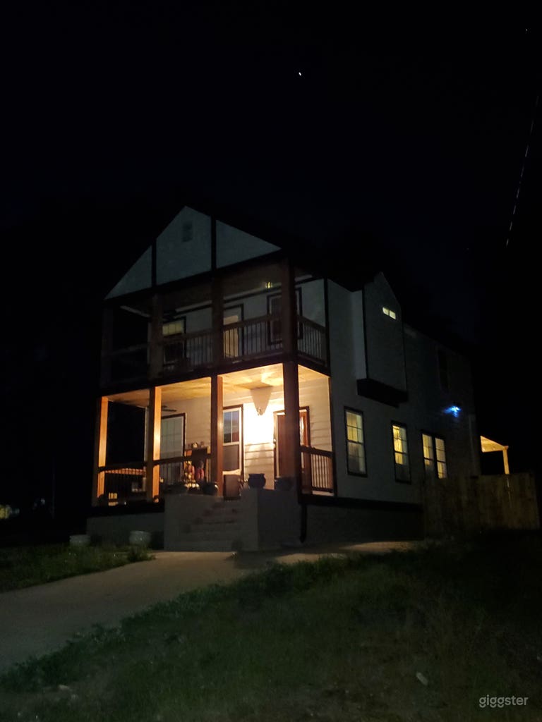  Lovely House in a Hill 